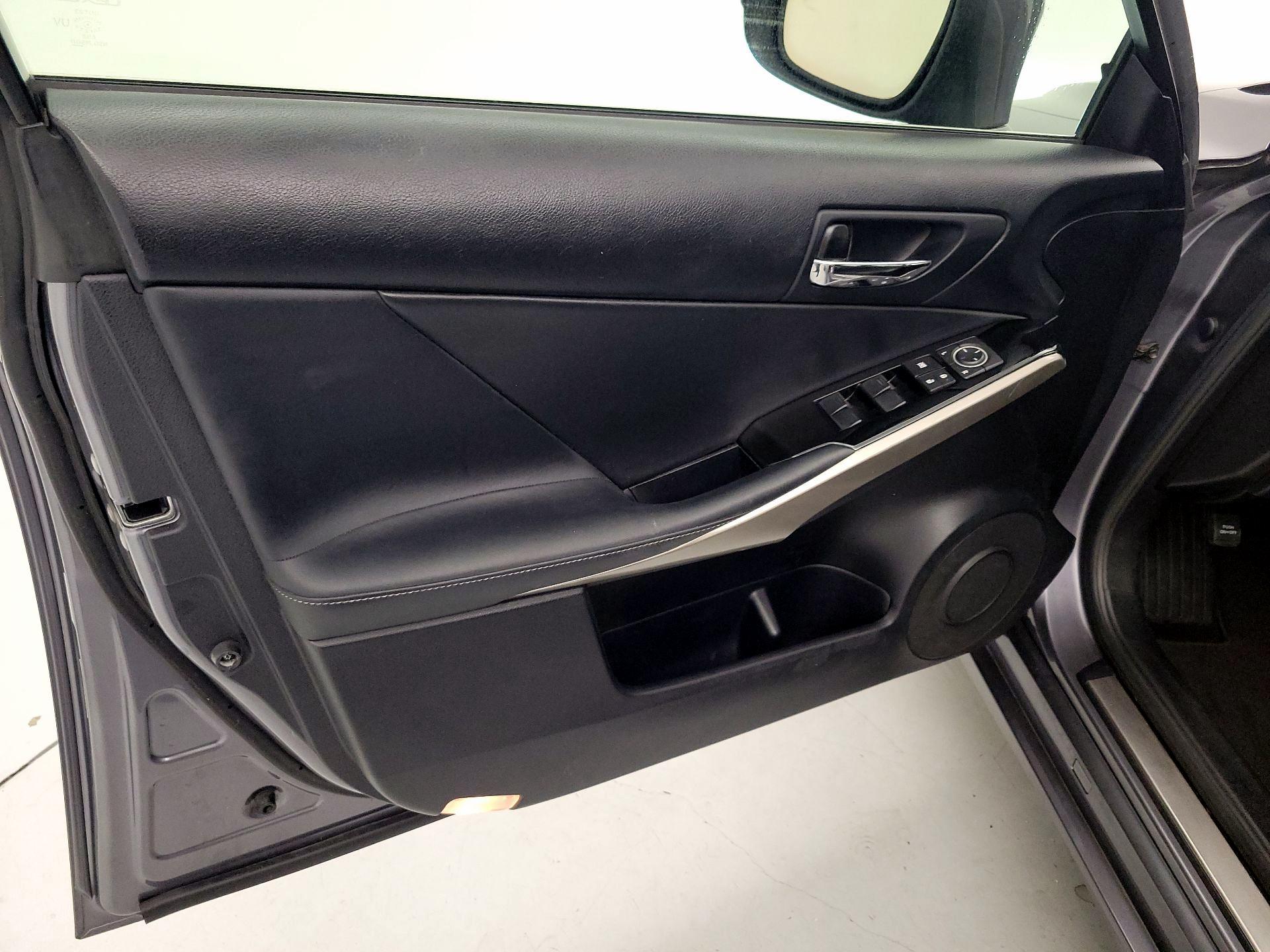 Thumbnail: 2016 Lexus IS - 12