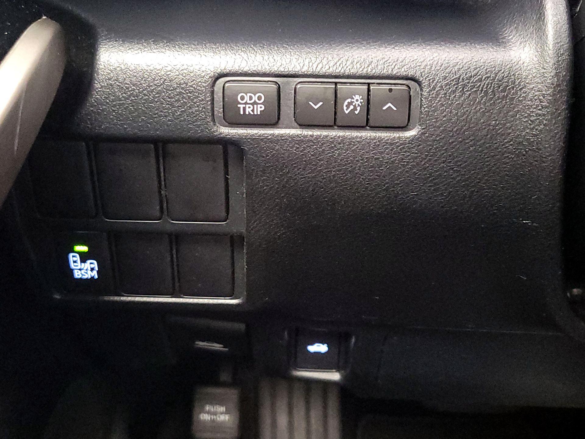 Thumbnail: 2016 Lexus IS - 13