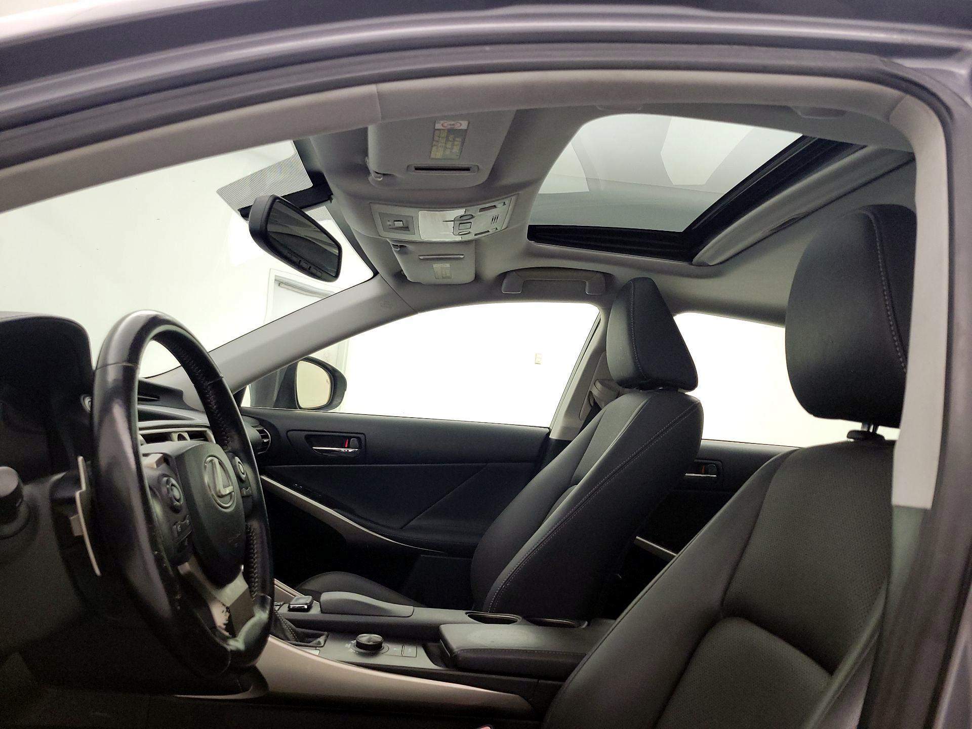 Thumbnail: 2016 Lexus IS - 20