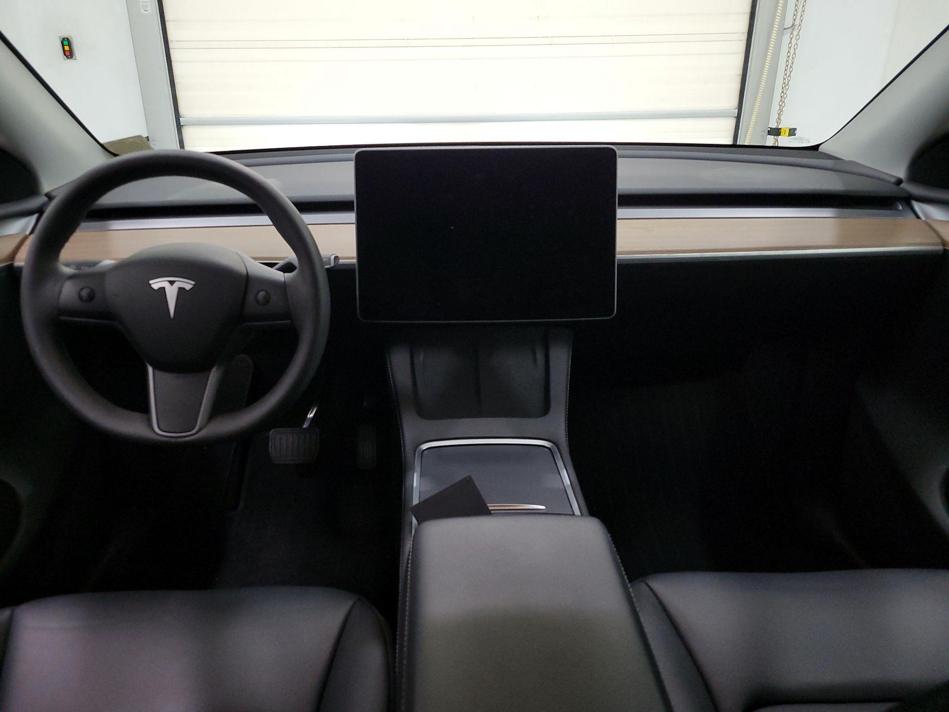 Thumbnail: 2025 Tesla Model Y - 9