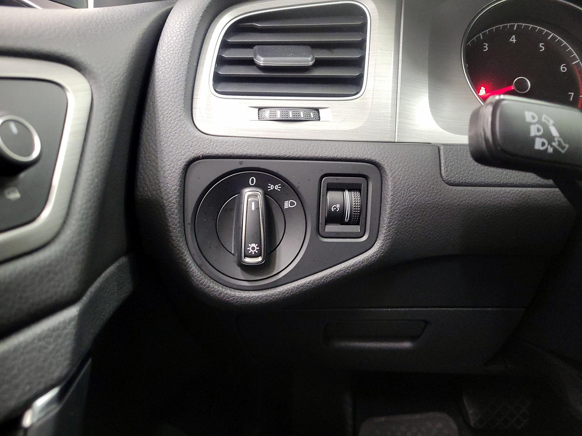 Thumbnail: 2015 Volkswagen Golf - 13