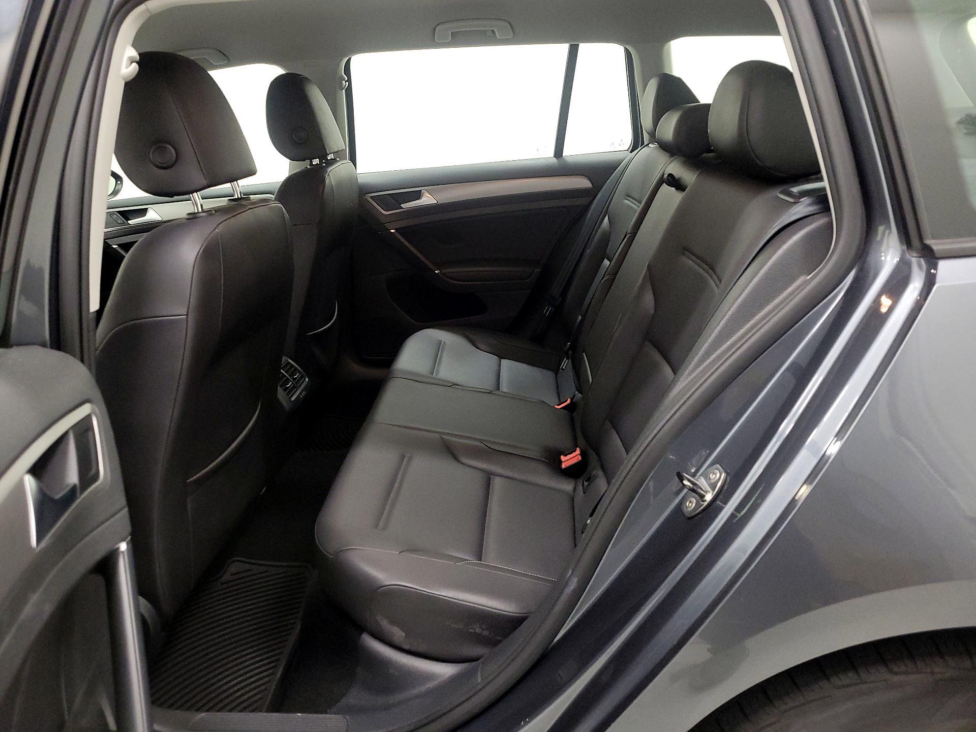 Thumbnail: 2015 Volkswagen Golf - 17