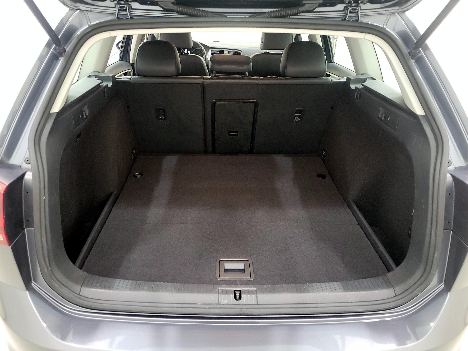 Thumbnail: 2015 Volkswagen Golf - 18