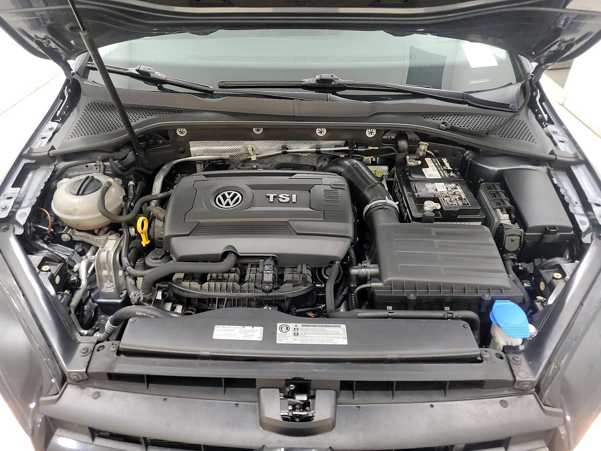 Thumbnail: 2015 Volkswagen Golf - 19