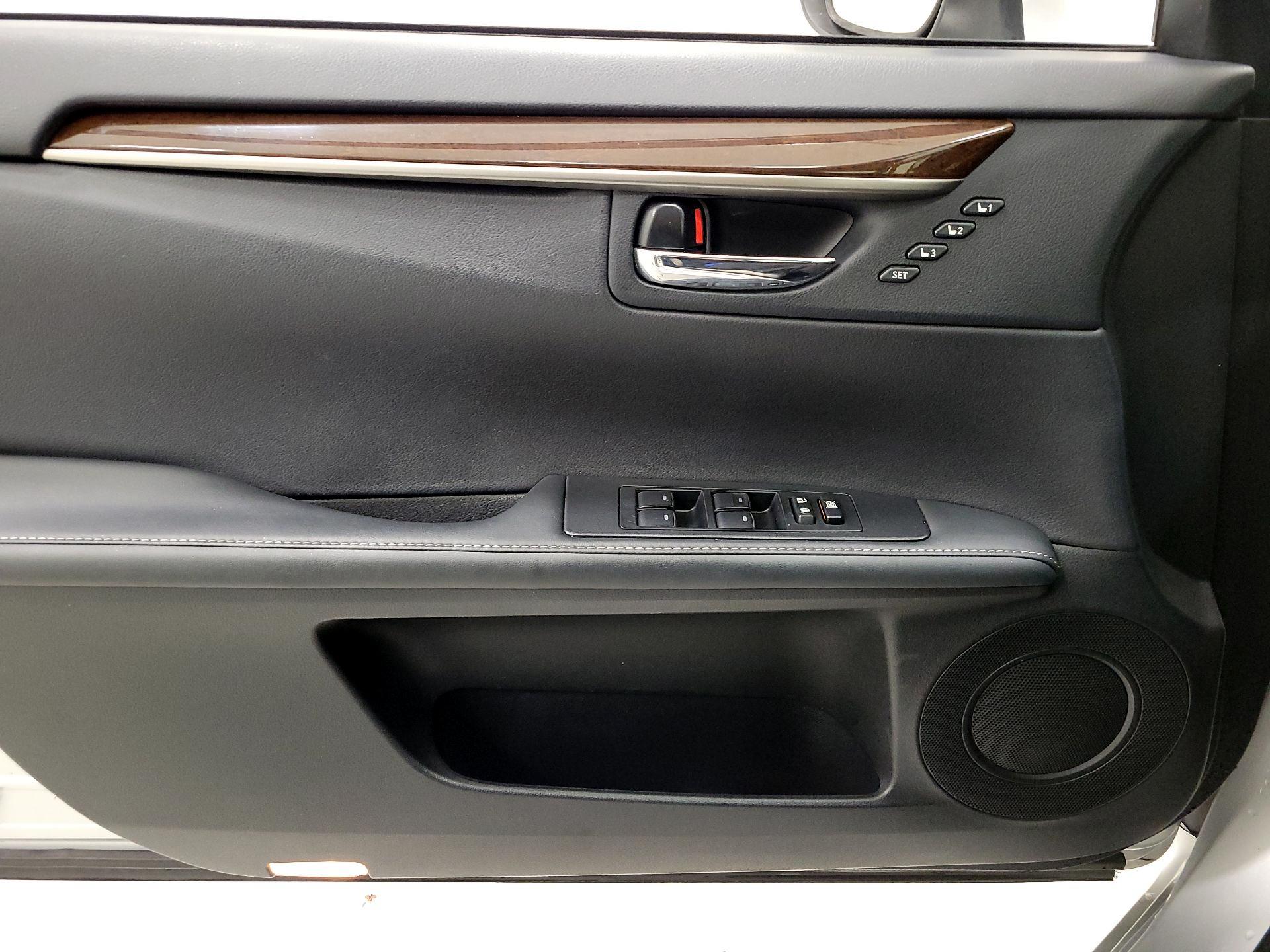 Thumbnail: 2014 Lexus ES - 12