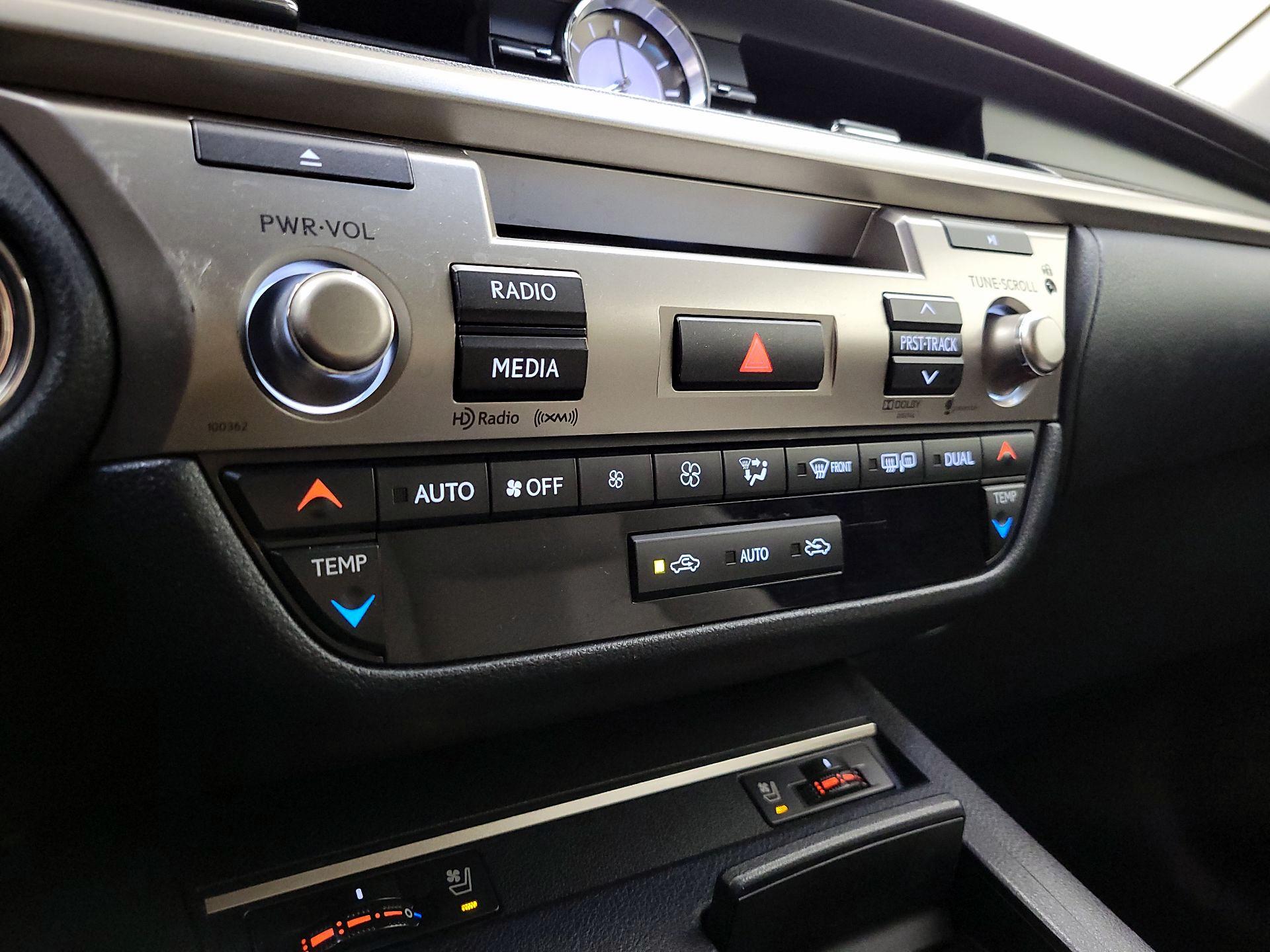 Thumbnail: 2014 Lexus ES - 17