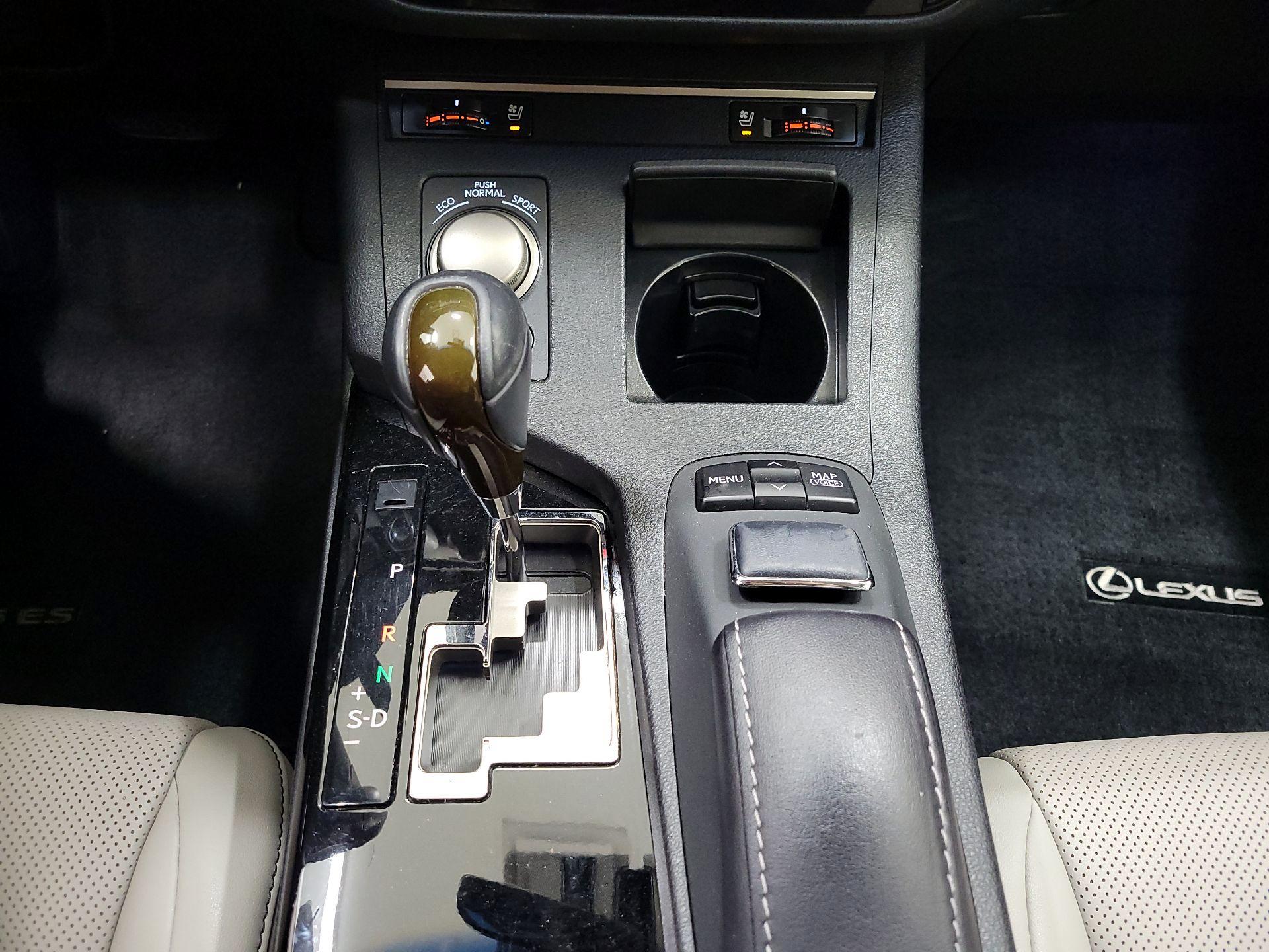 Thumbnail: 2014 Lexus ES - 18