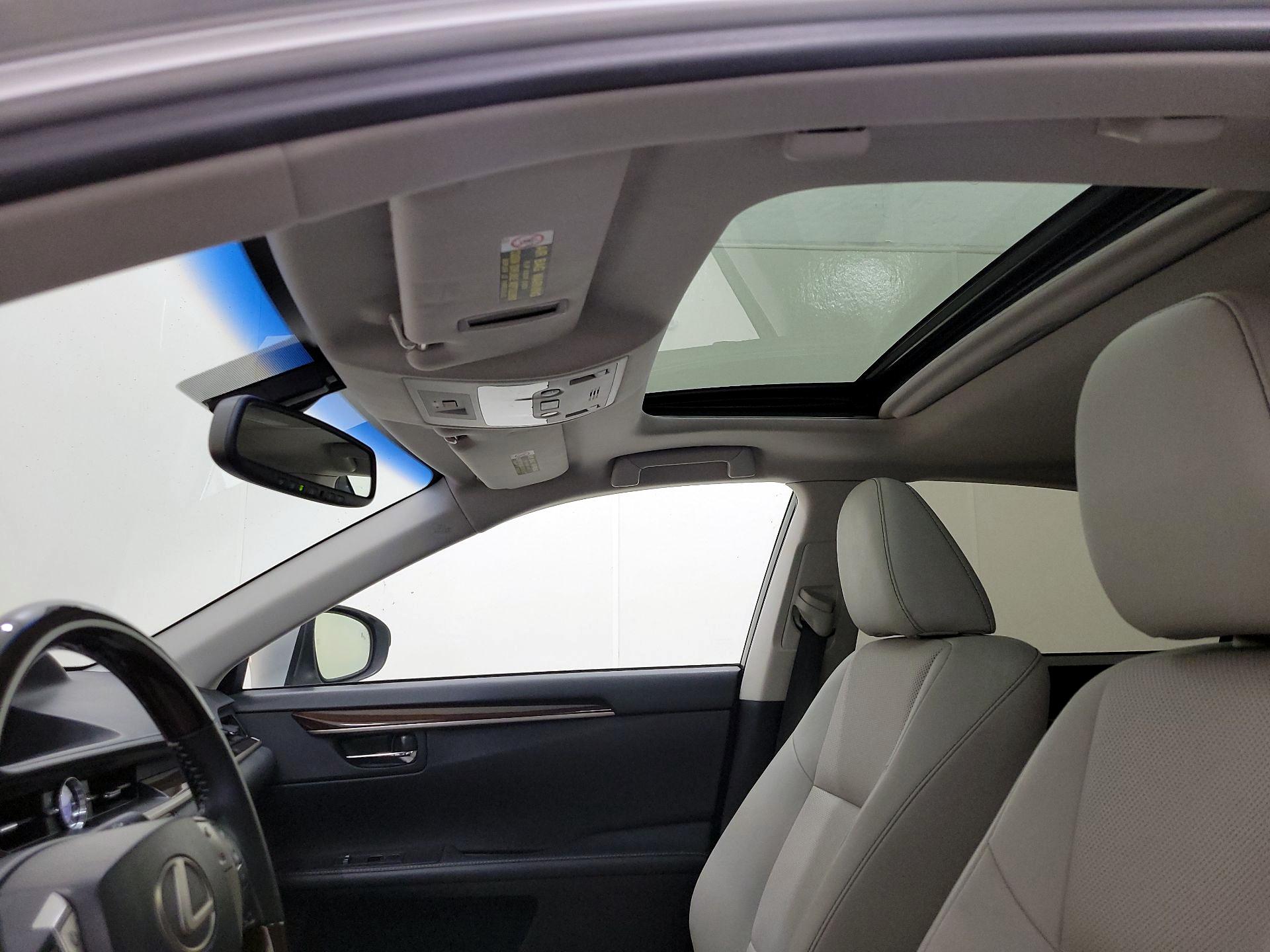 Thumbnail: 2014 Lexus ES - 19