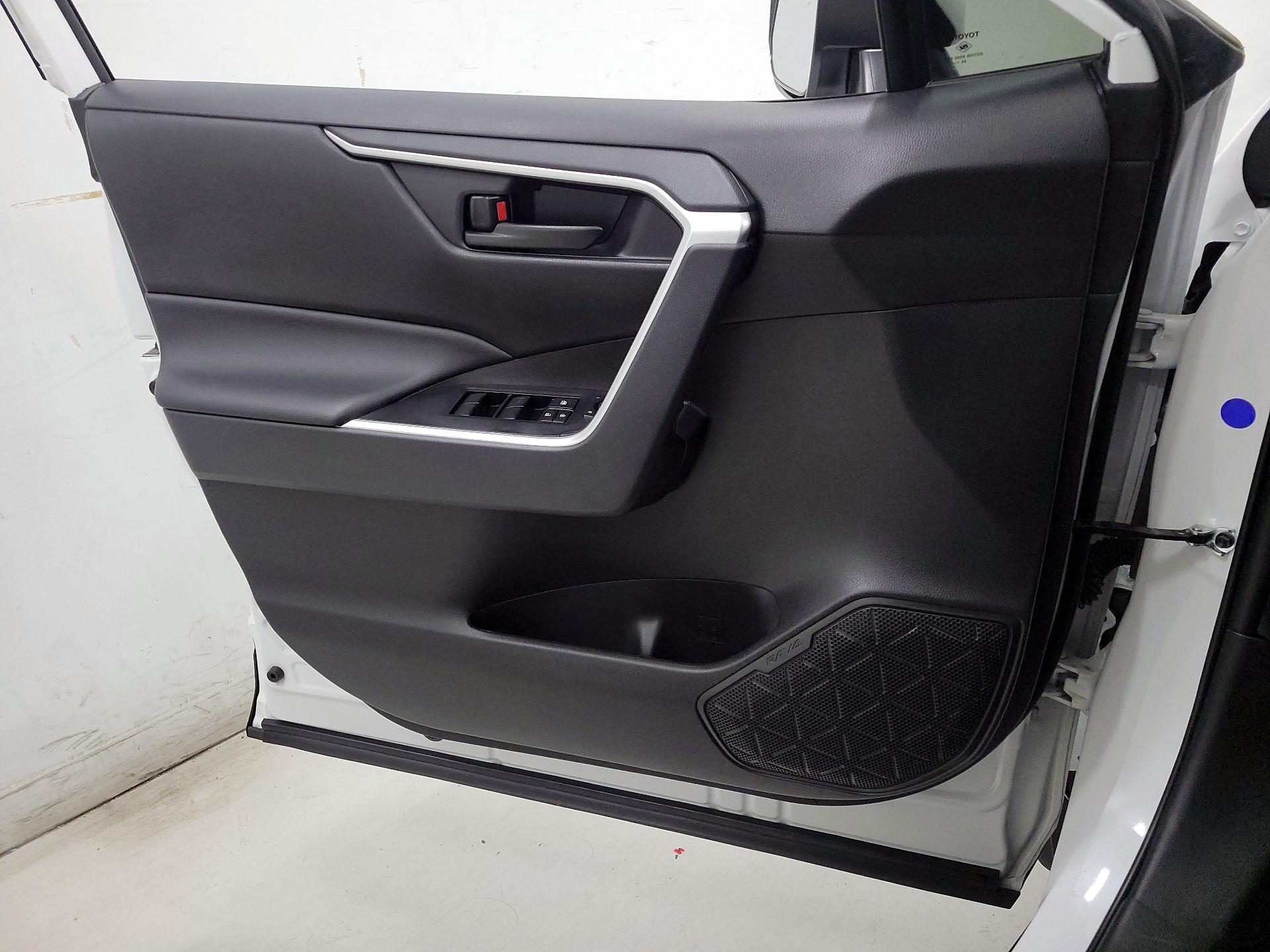 Thumbnail: 2025 Toyota RAV4 - 12