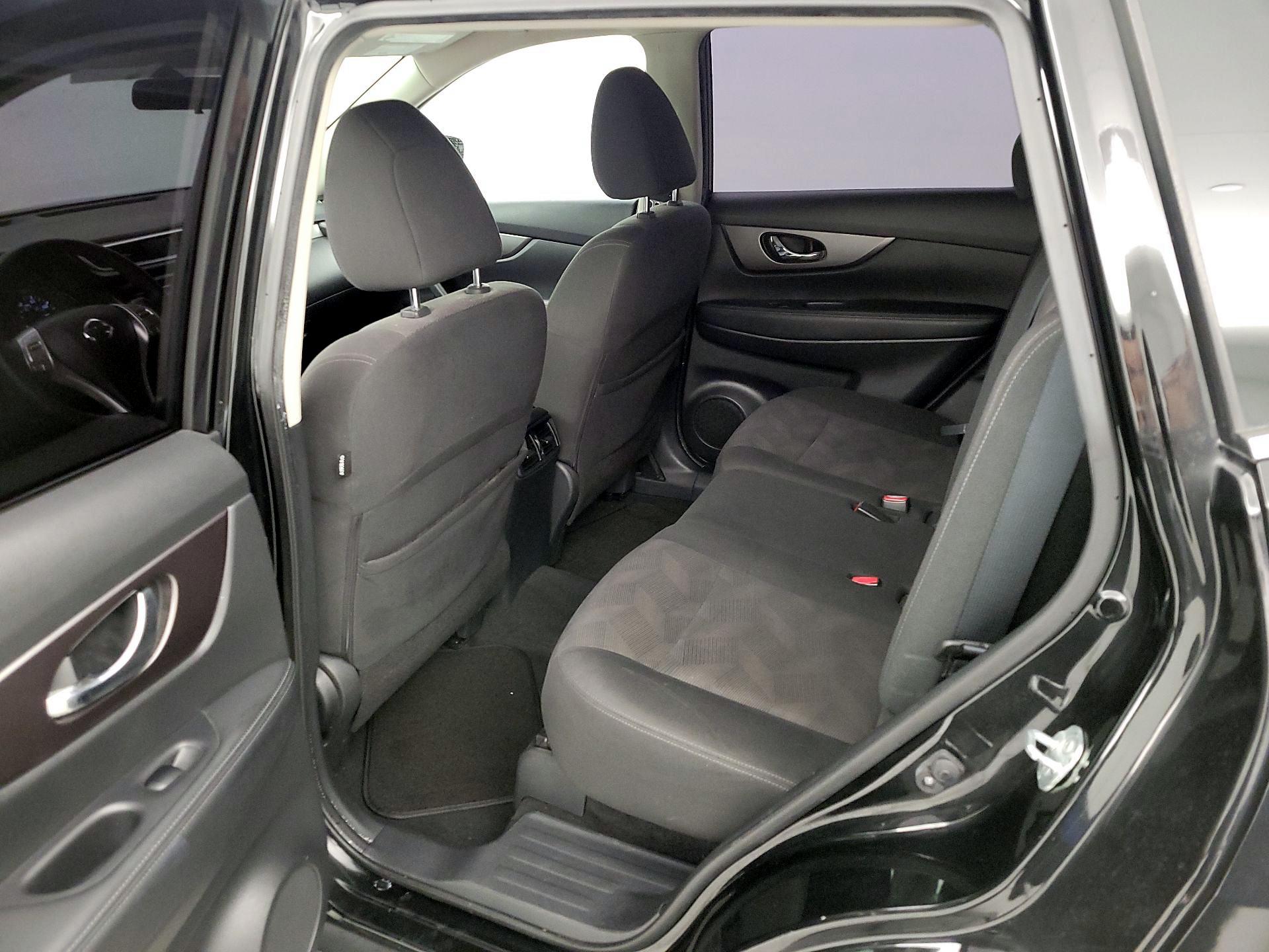 Thumbnail: 2016 Nissan Rogue - 17