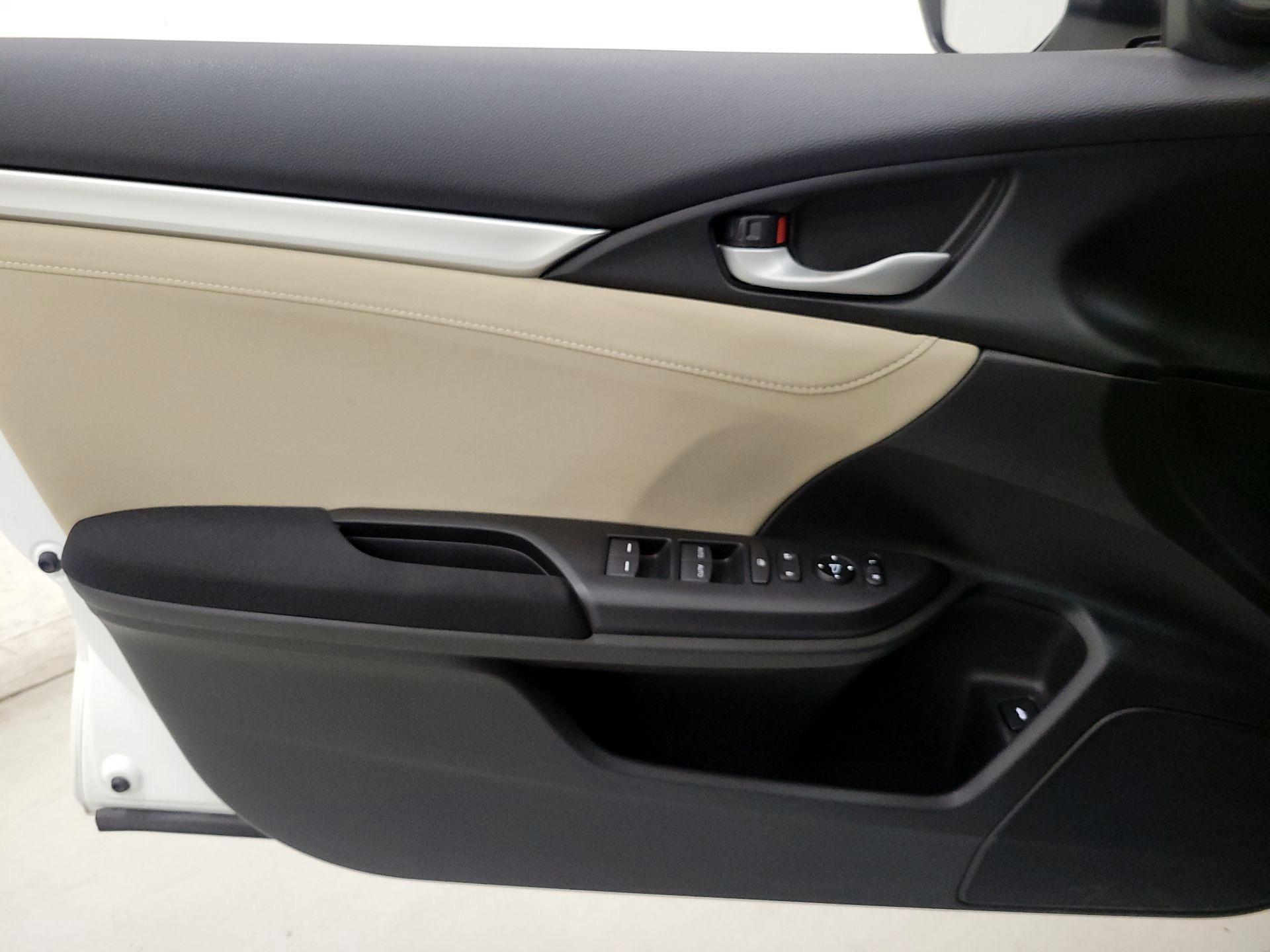 Thumbnail: 2016 Honda Civic - 12