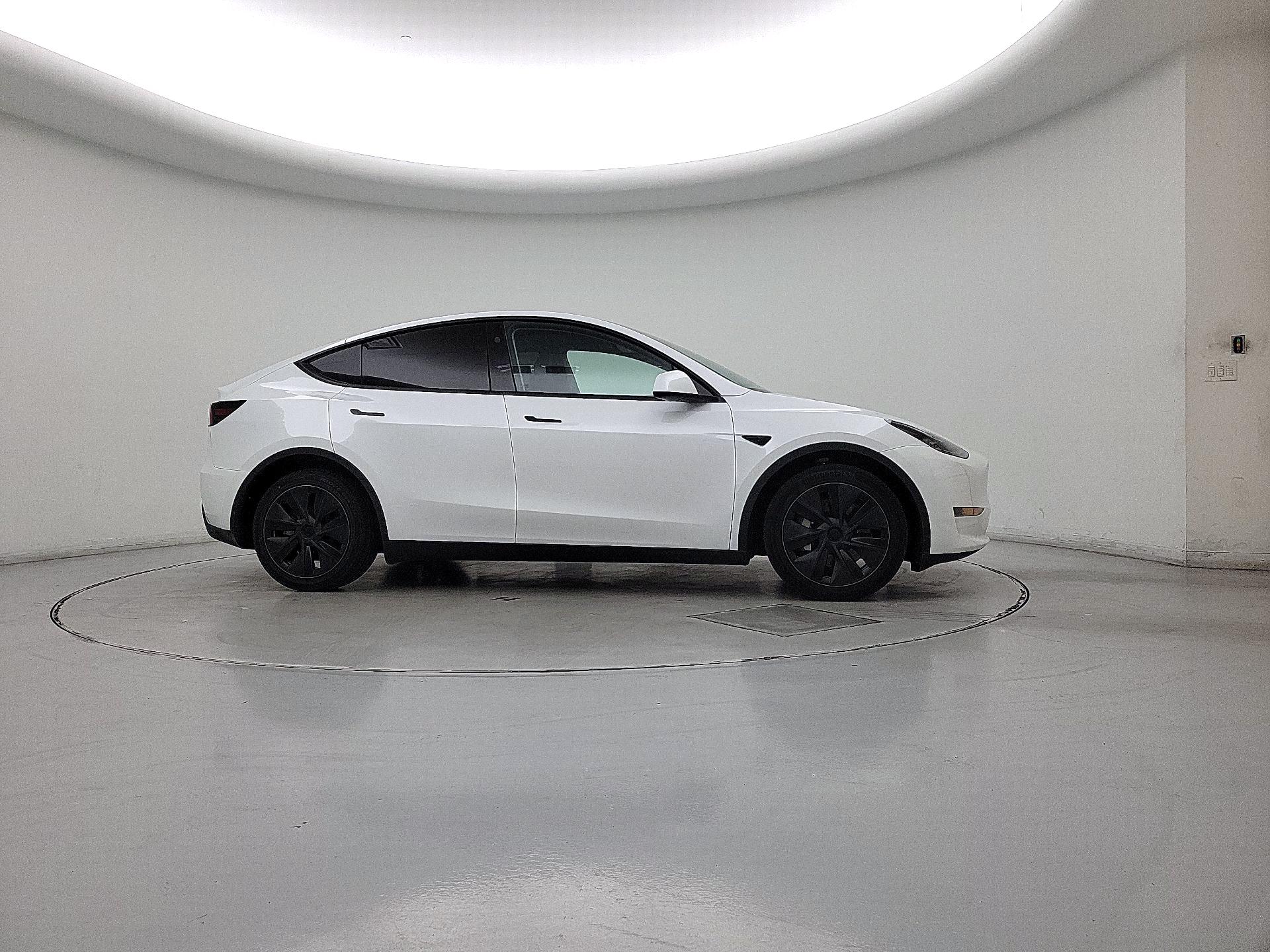 Thumbnail: 2024 Tesla Model Y - 4