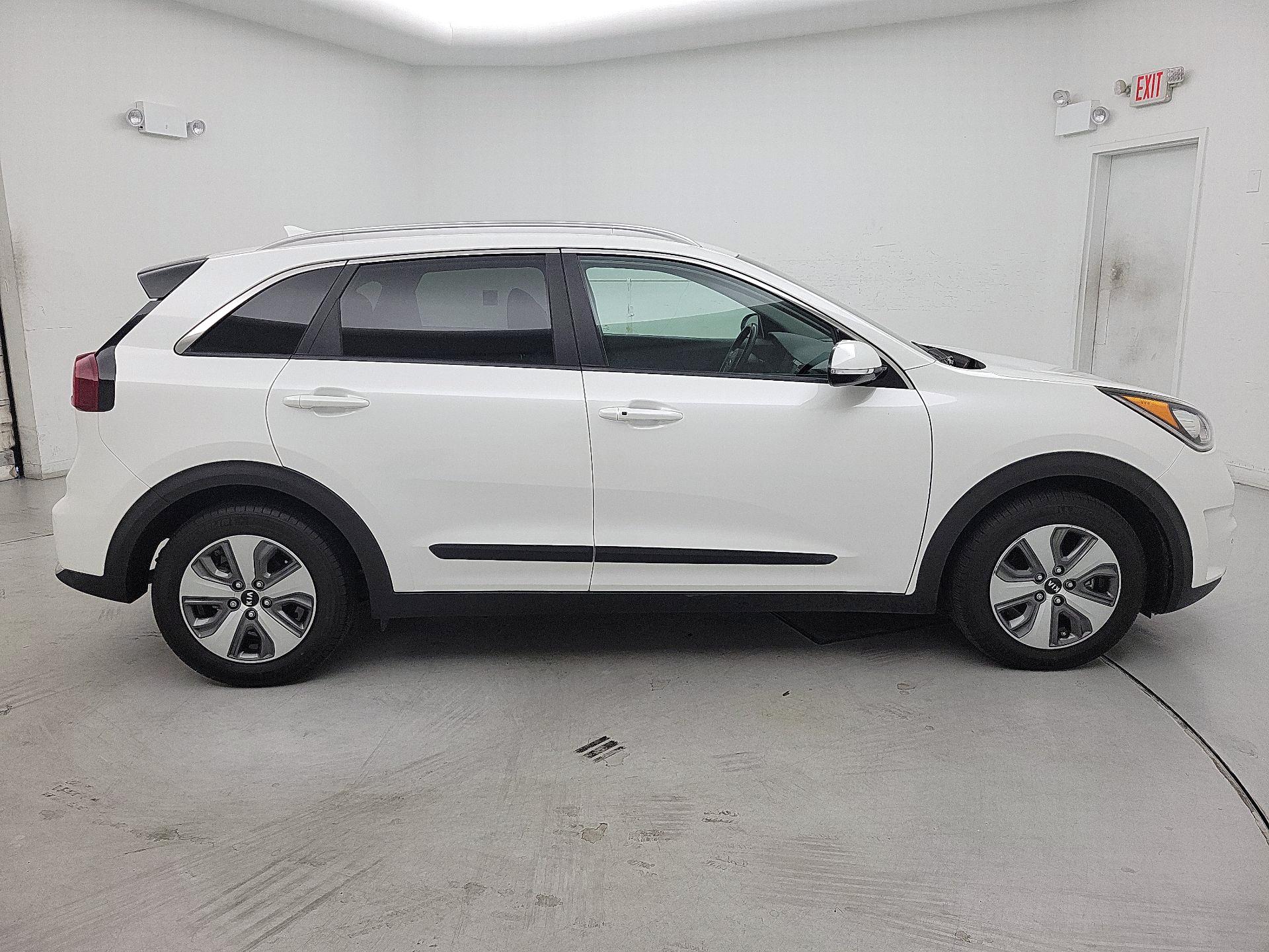 Thumbnail: 2019 Kia Niro - 4