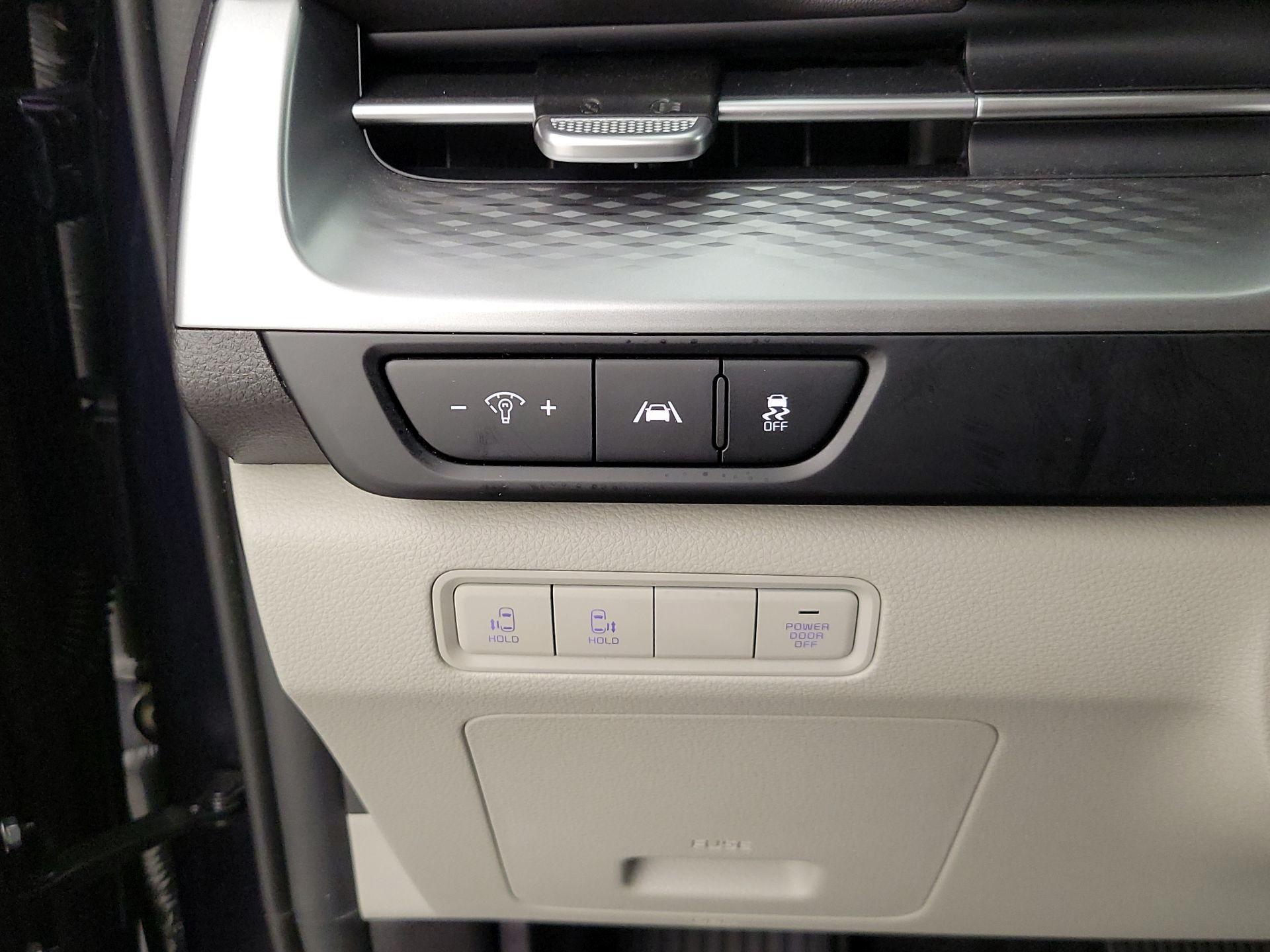 Thumbnail: 2023 Kia Carnival - 13