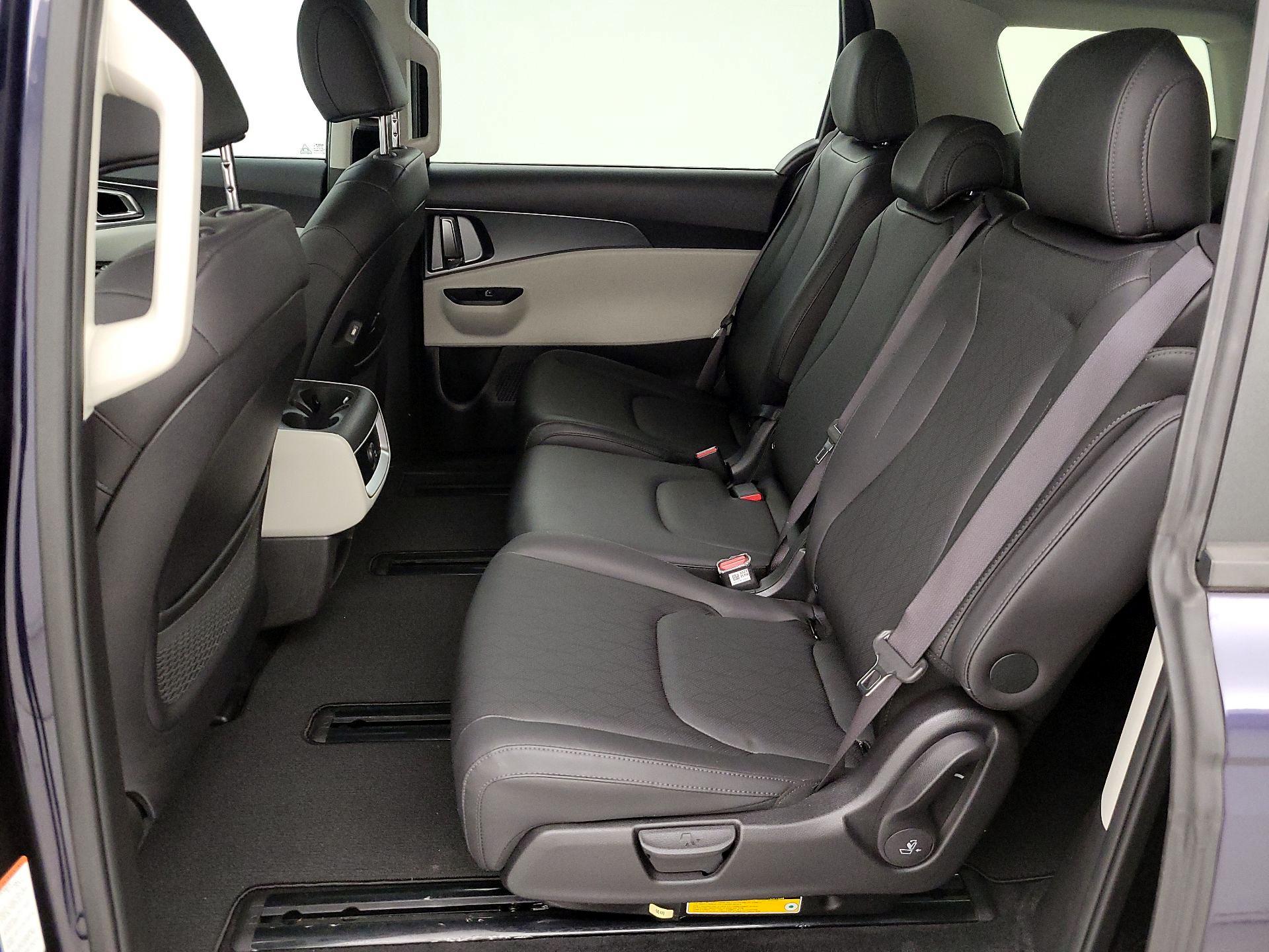 Thumbnail: 2023 Kia Carnival - 19