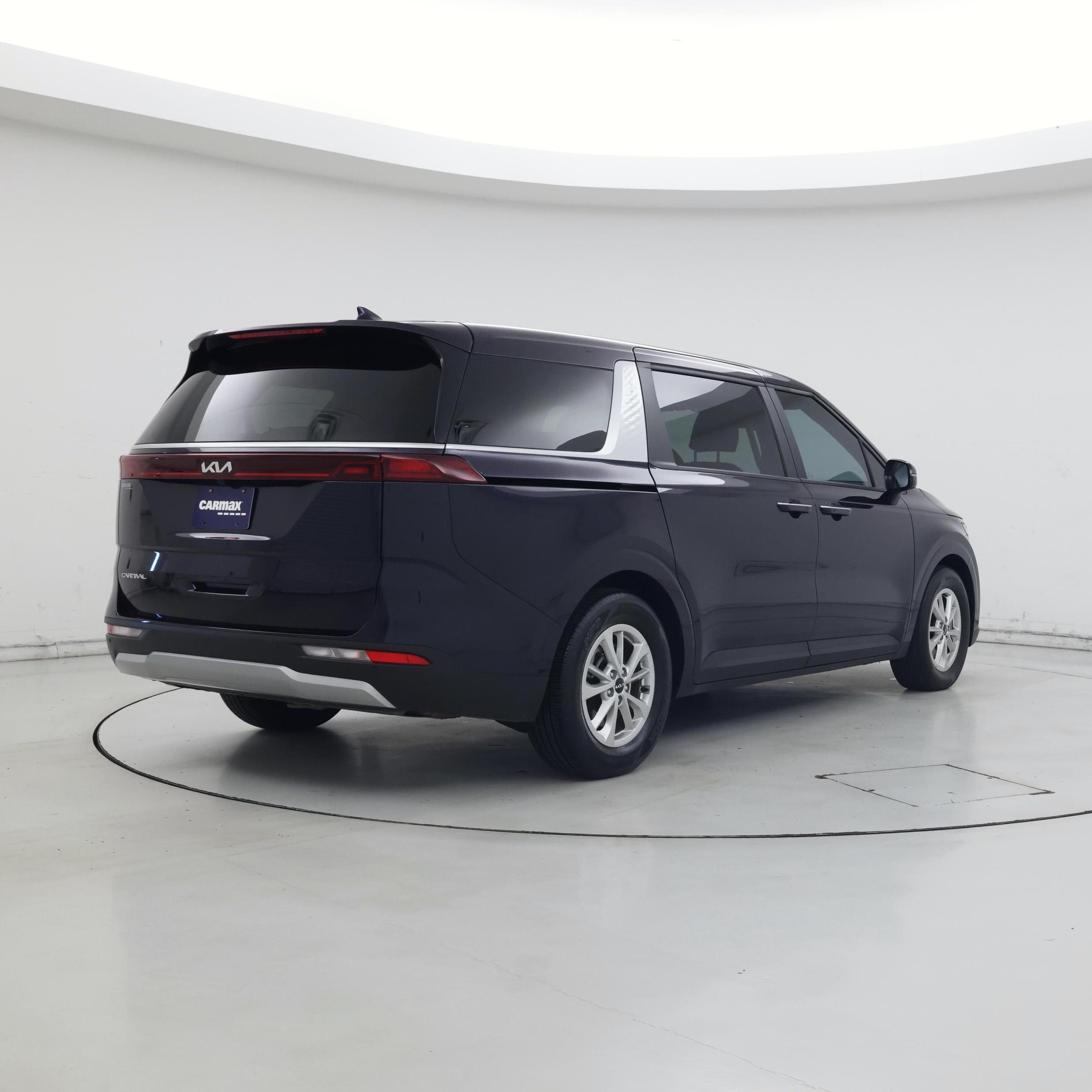 Thumbnail: 2023 Kia Carnival - 8