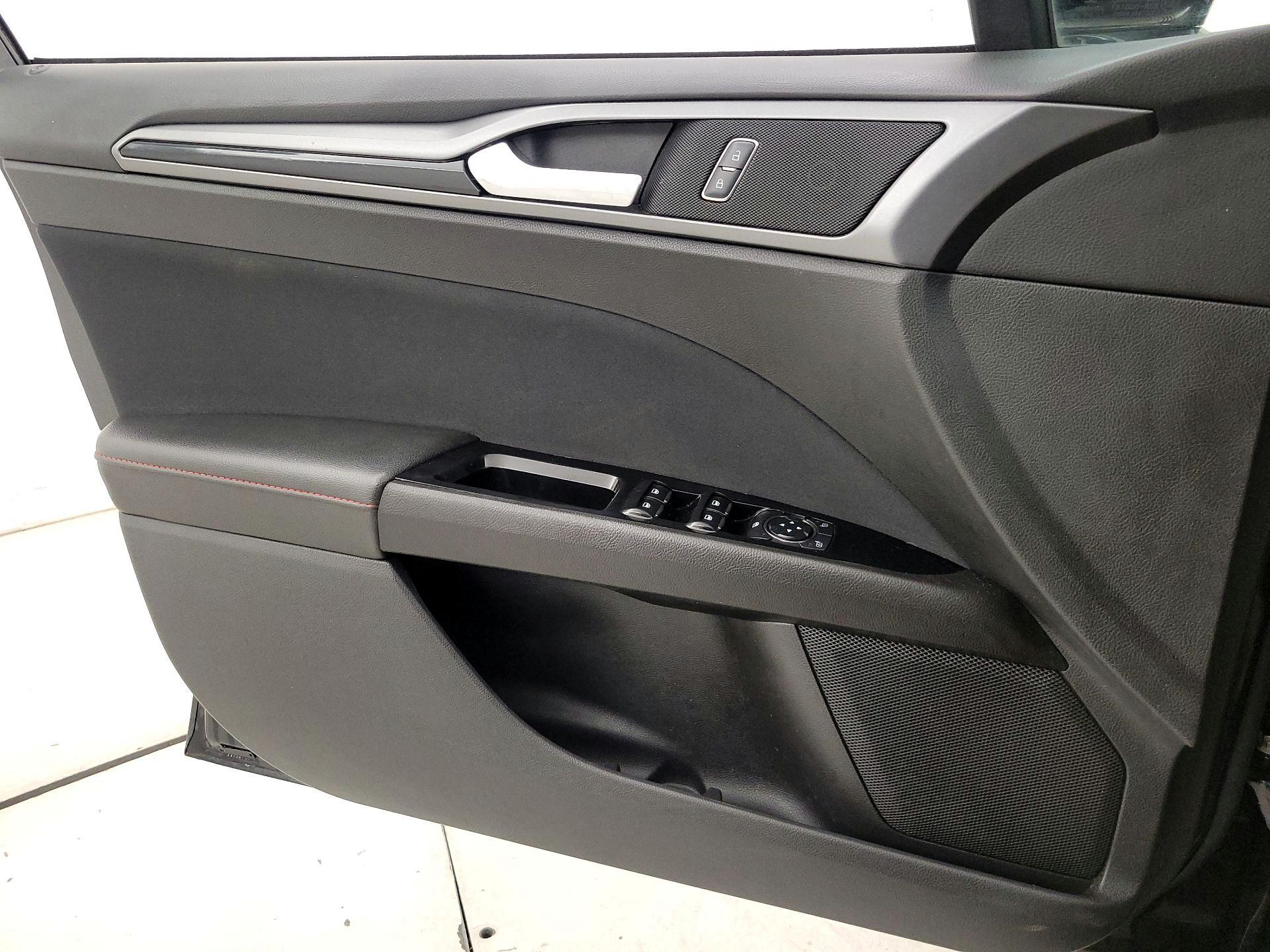 Thumbnail: 2015 Ford Fusion - 12