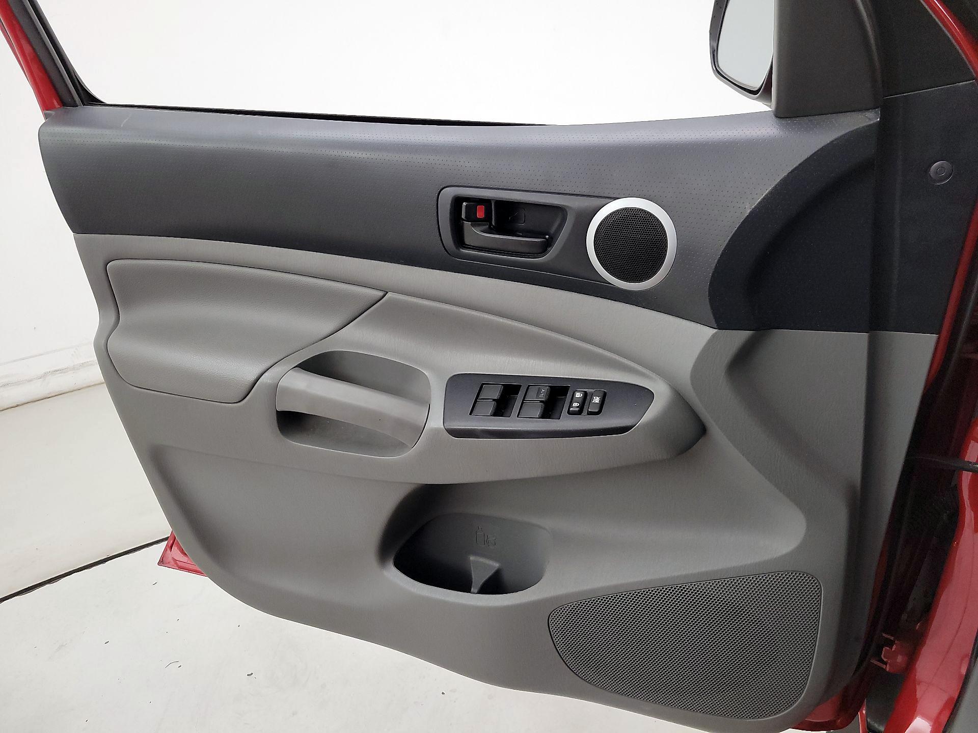 Thumbnail: 2015 Toyota Tacoma - 12