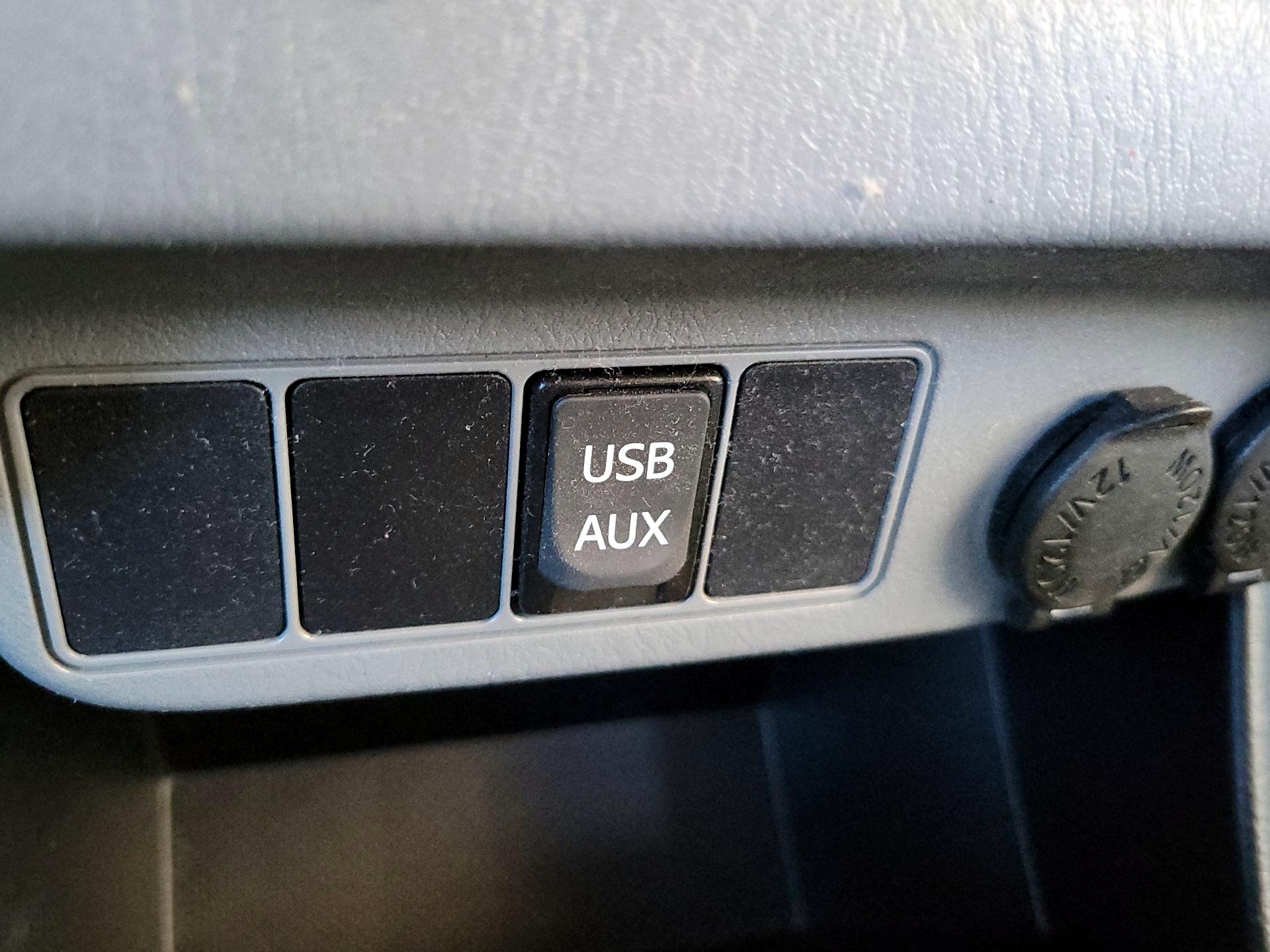 Thumbnail: 2015 Toyota Tacoma - 18