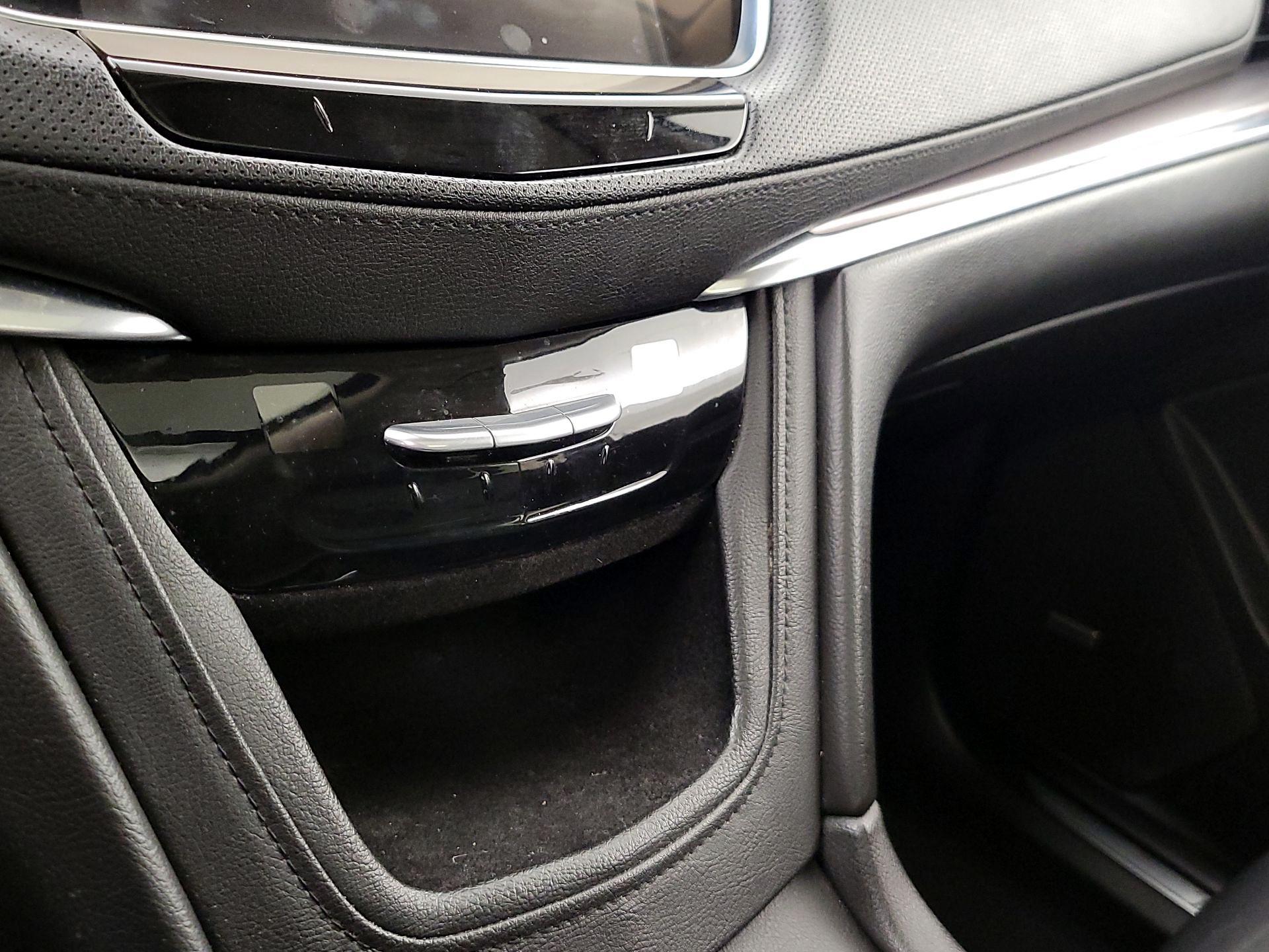 Thumbnail: 2018 Cadillac XT5 - 17