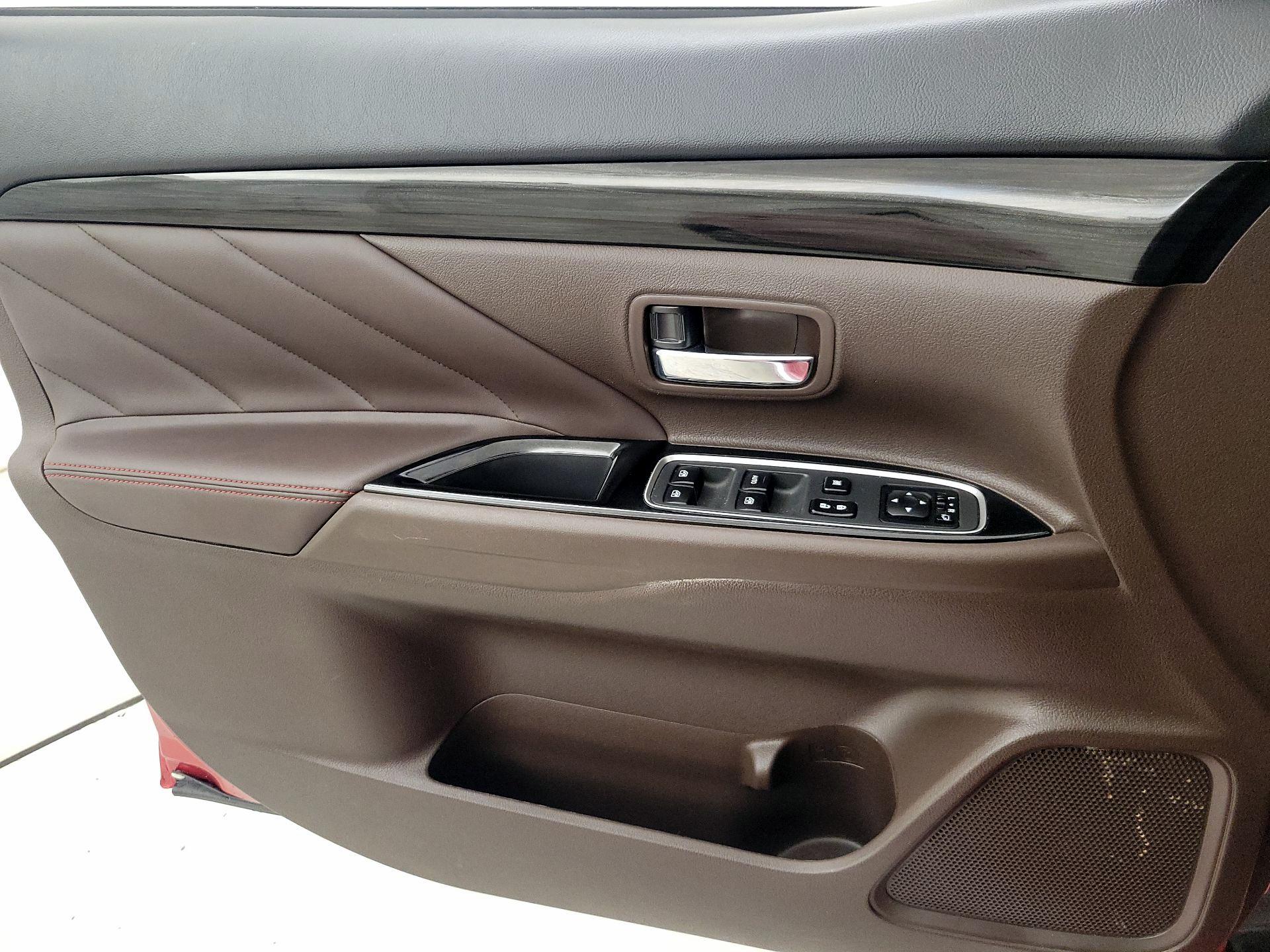 Thumbnail: 2018 Mitsubishi Outlander - 12