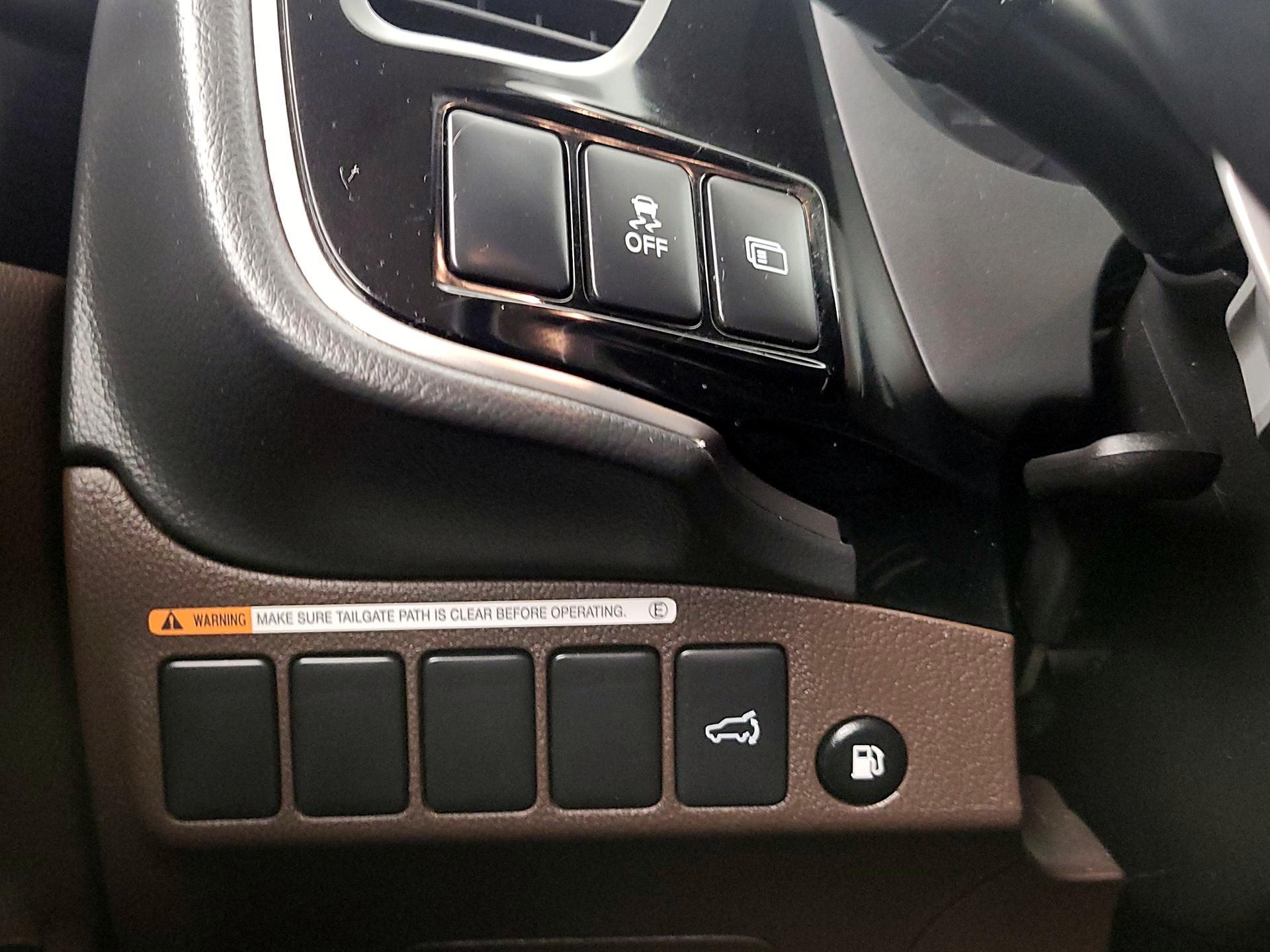 Thumbnail: 2018 Mitsubishi Outlander - 13