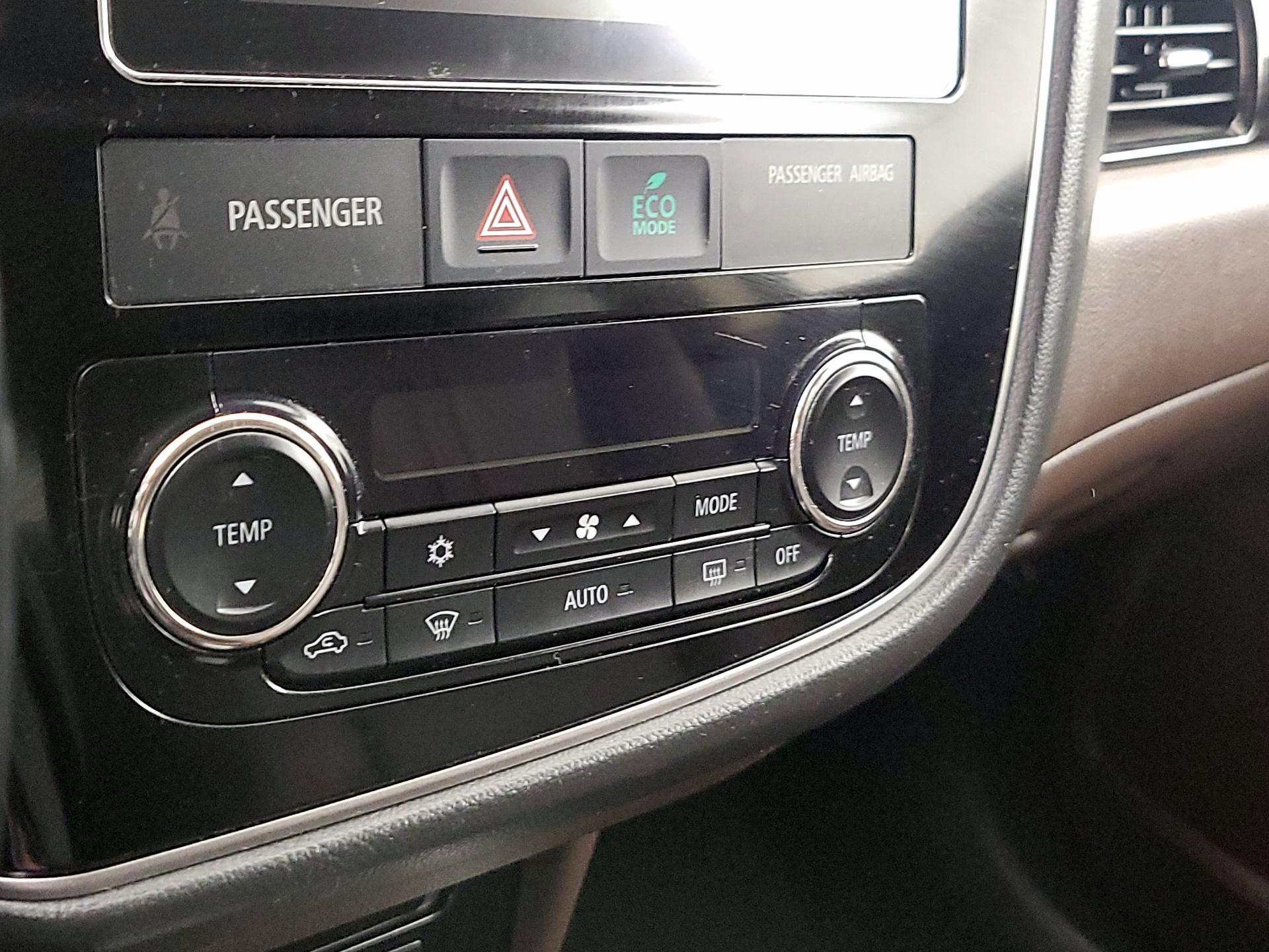 Thumbnail: 2018 Mitsubishi Outlander - 16