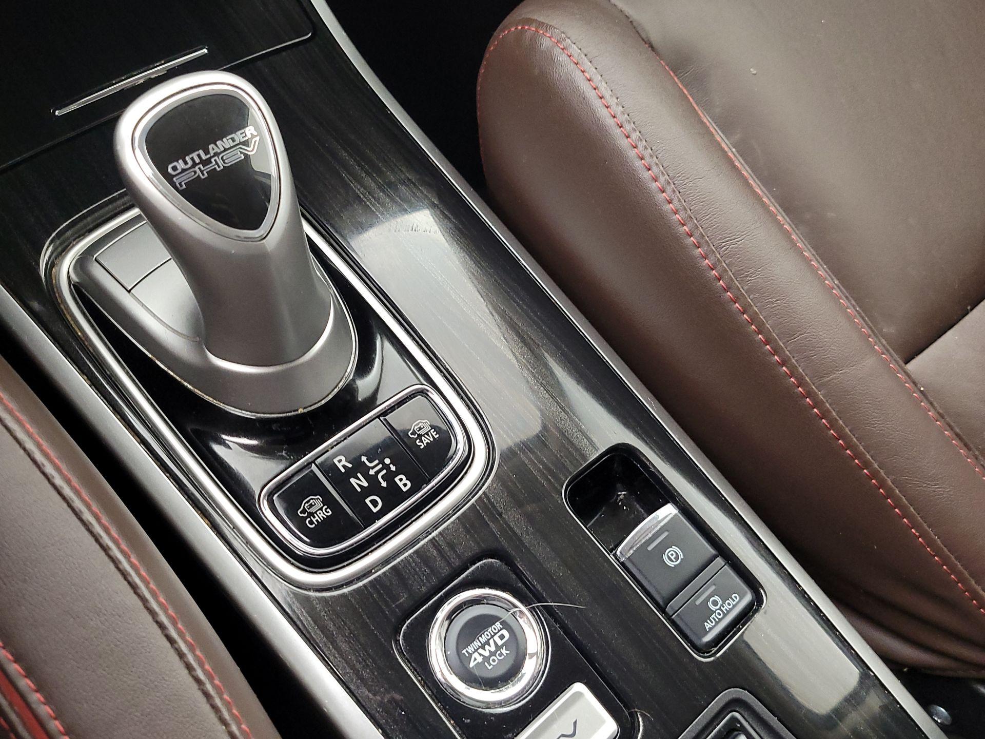 Thumbnail: 2018 Mitsubishi Outlander - 17