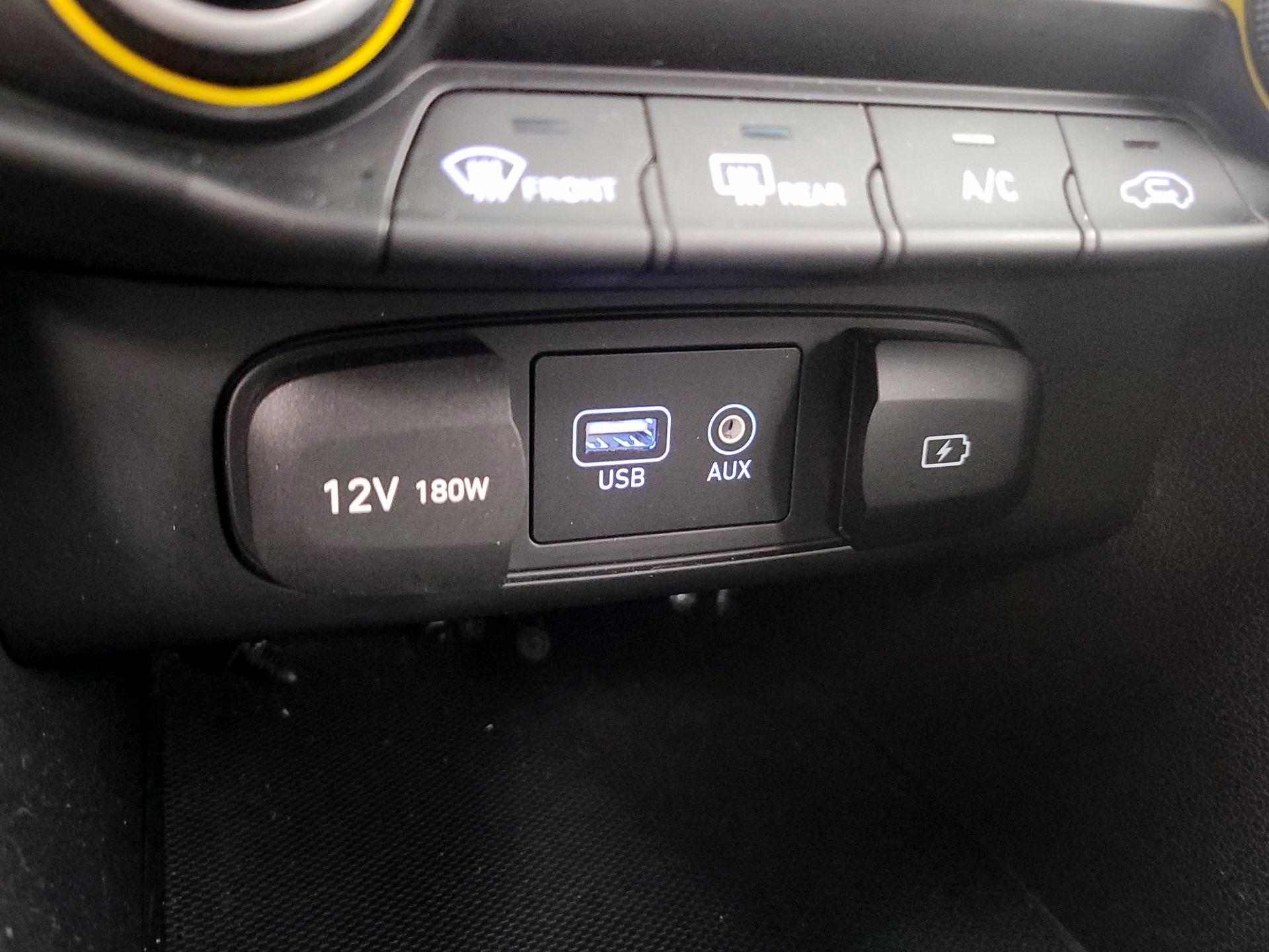 Thumbnail: 2019 Hyundai Veloster - 18