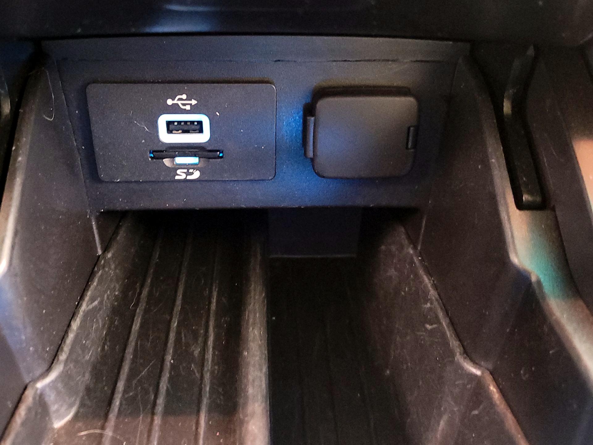 Thumbnail: 2016 Ford Explorer - 19