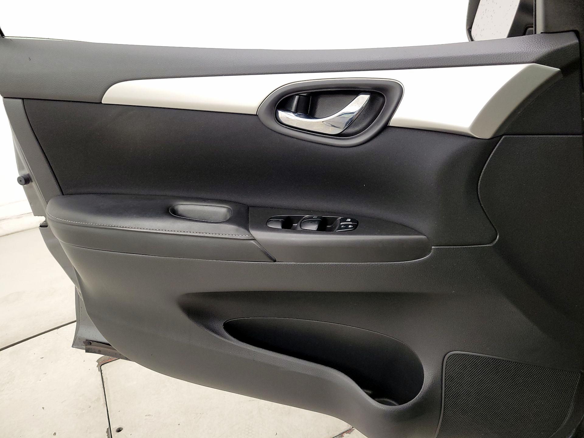 Thumbnail: 2019 Nissan Sentra - 12