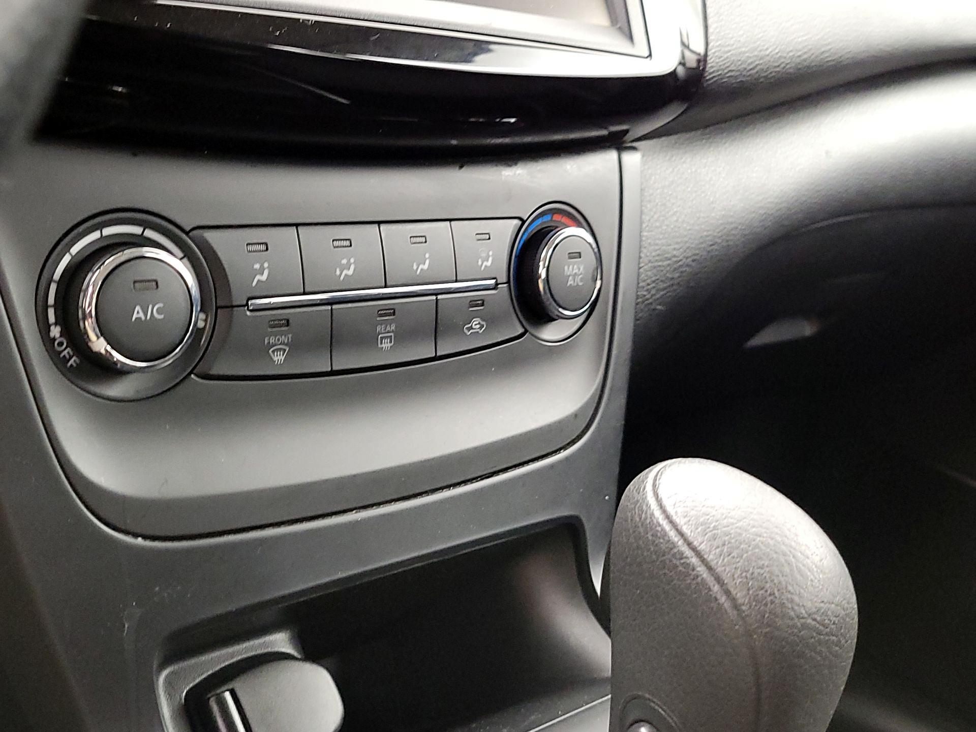 Thumbnail: 2019 Nissan Sentra - 16