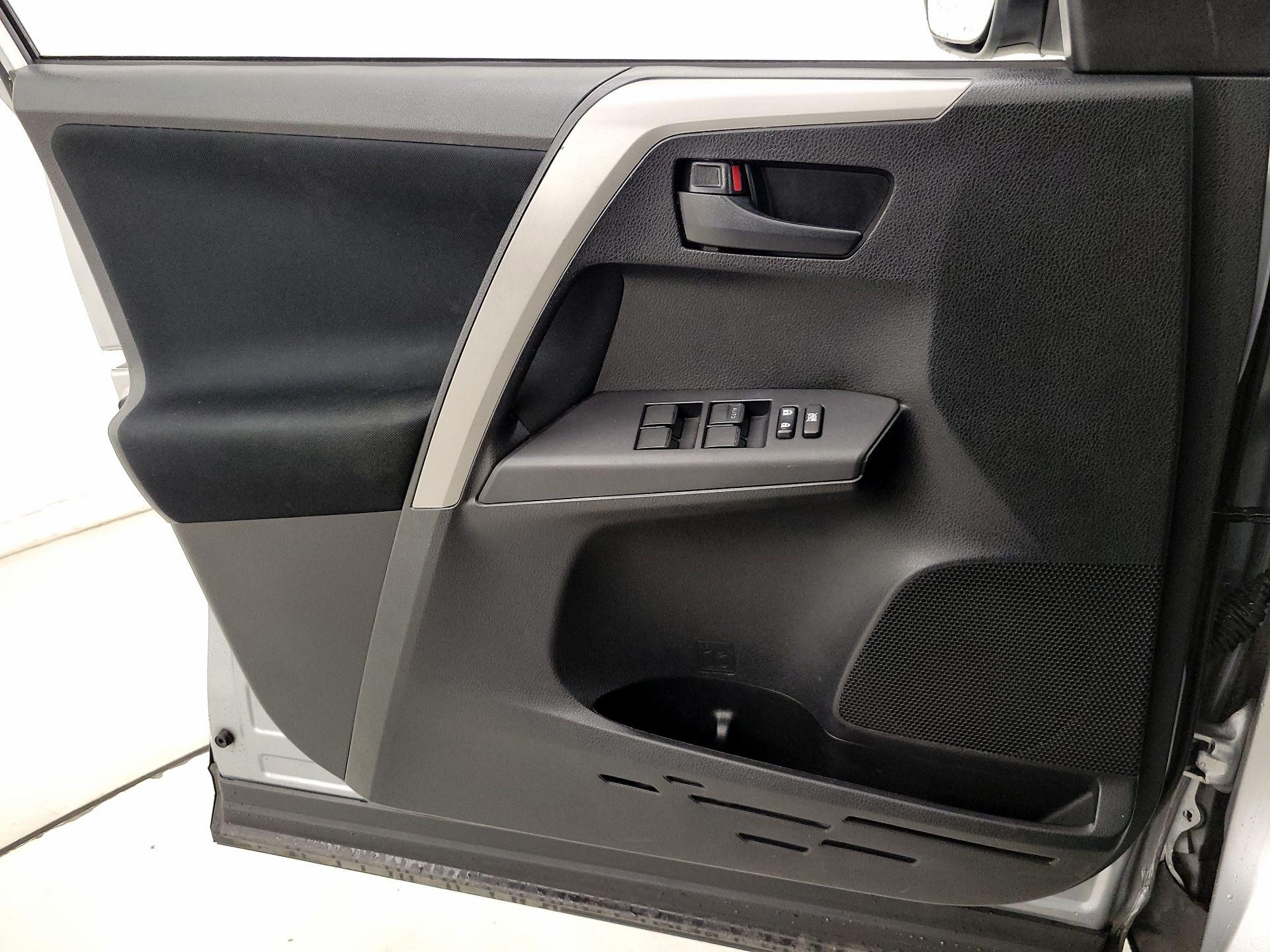 Thumbnail: 2017 Toyota RAV4 - 12