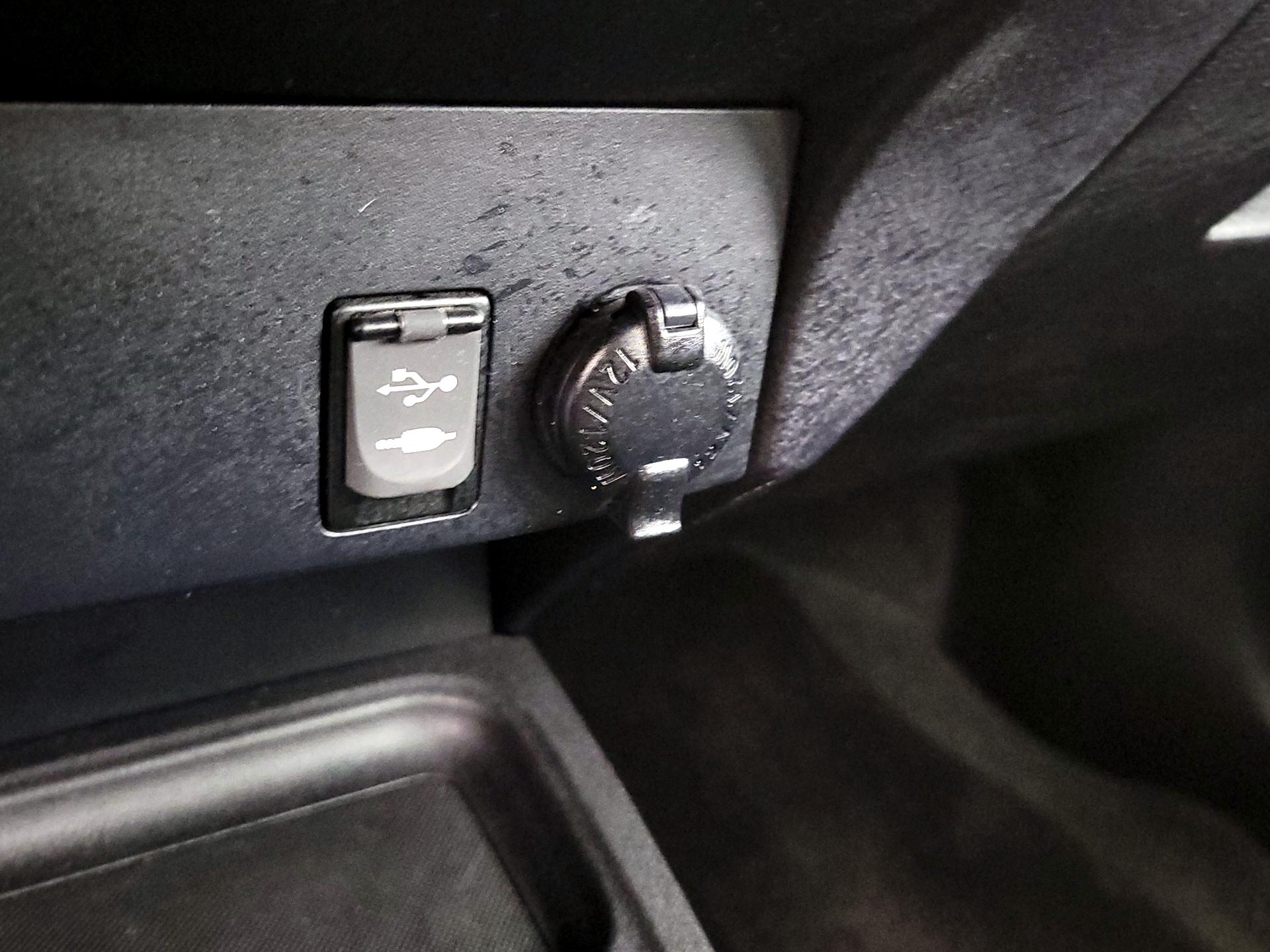 Thumbnail: 2017 Toyota RAV4 - 18