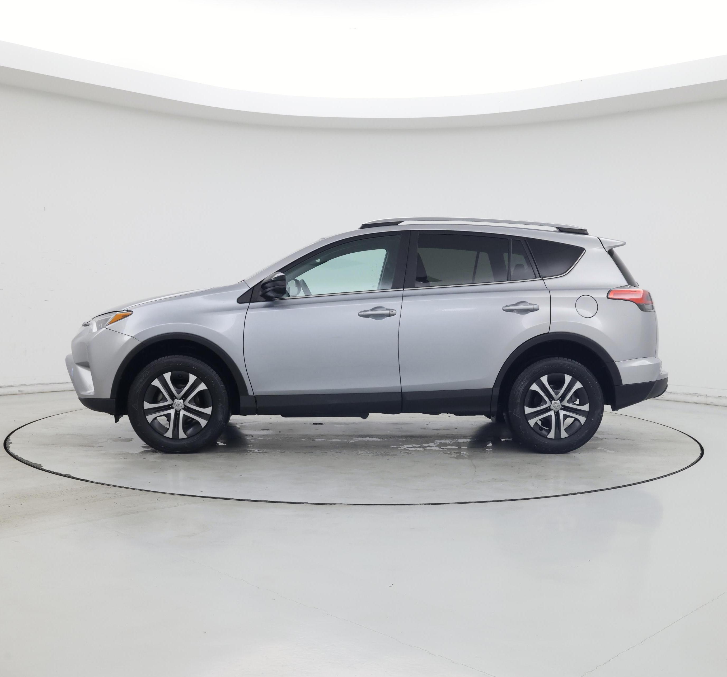 Thumbnail: 2017 Toyota RAV4 - 3