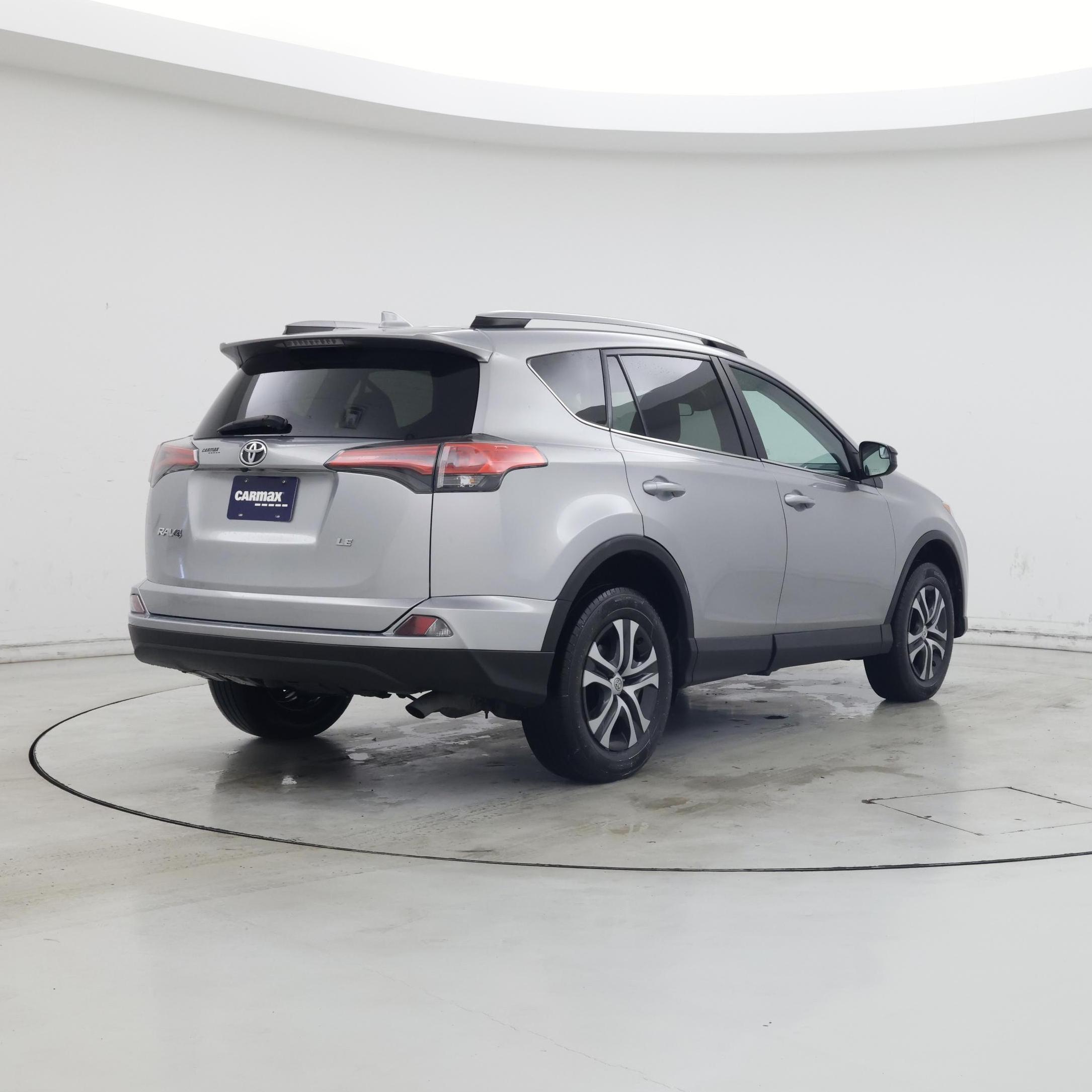 Thumbnail: 2017 Toyota RAV4 - 8
