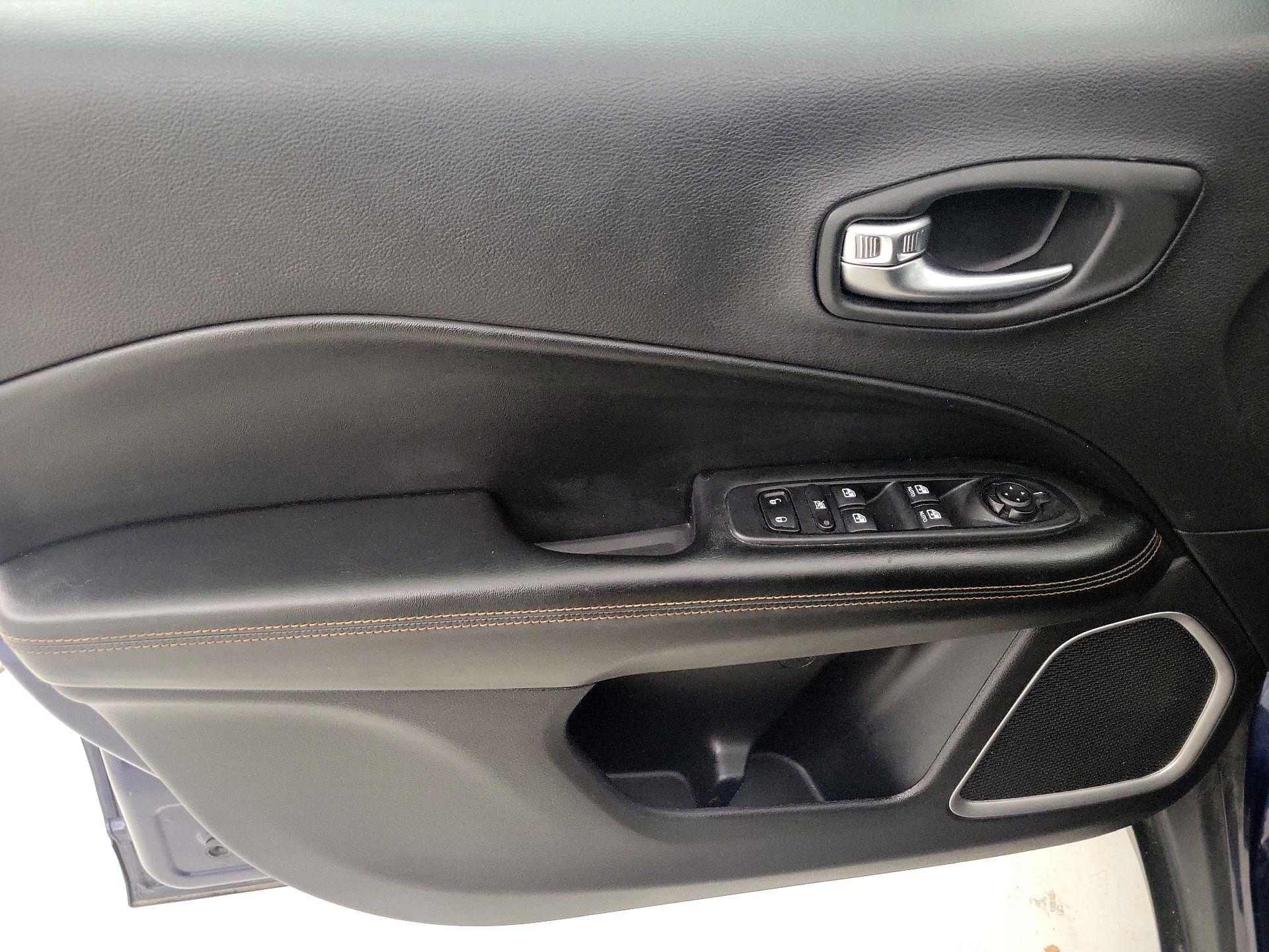 Thumbnail: 2020 Jeep Compass - 12