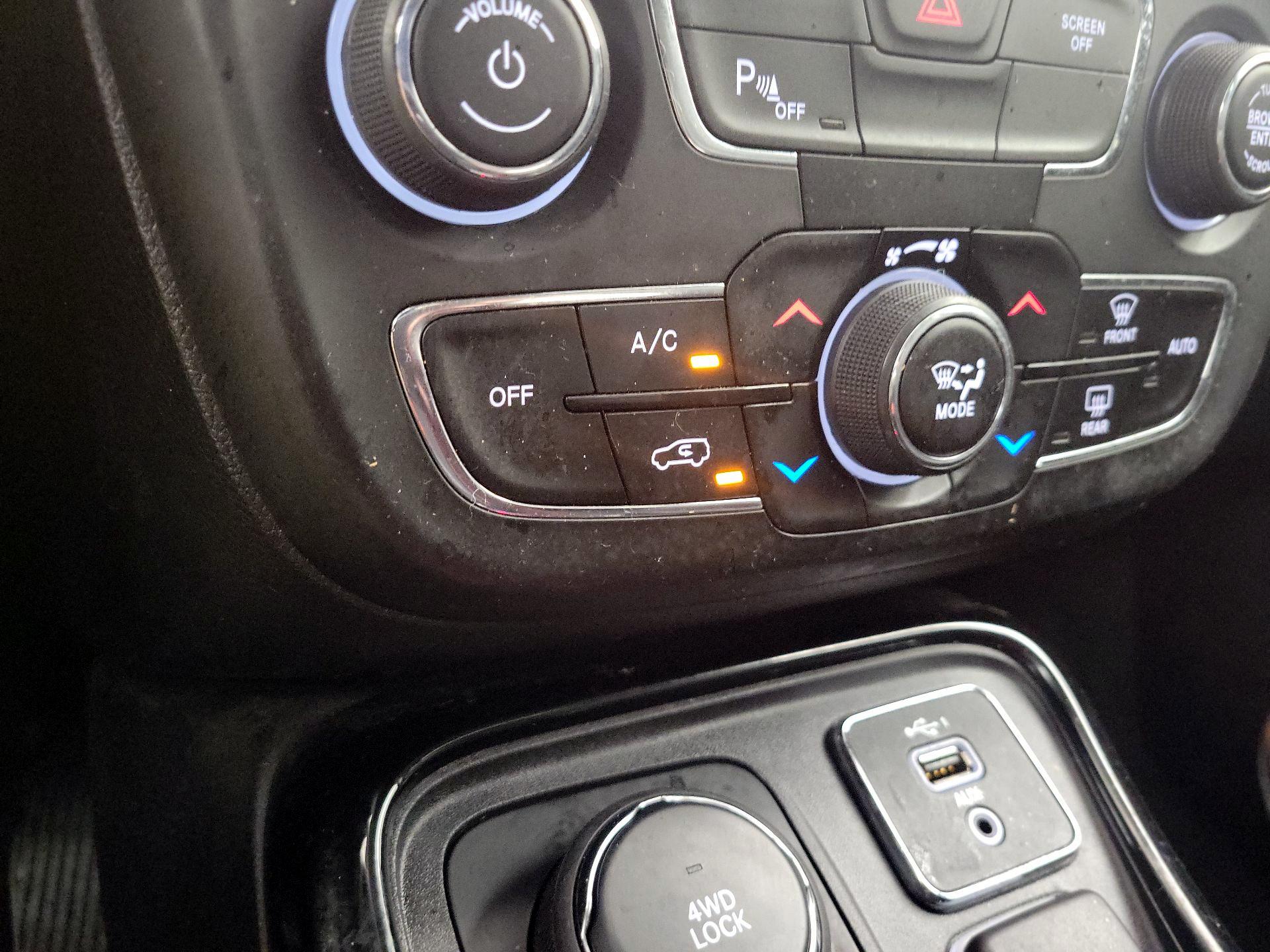 Thumbnail: 2020 Jeep Compass - 16