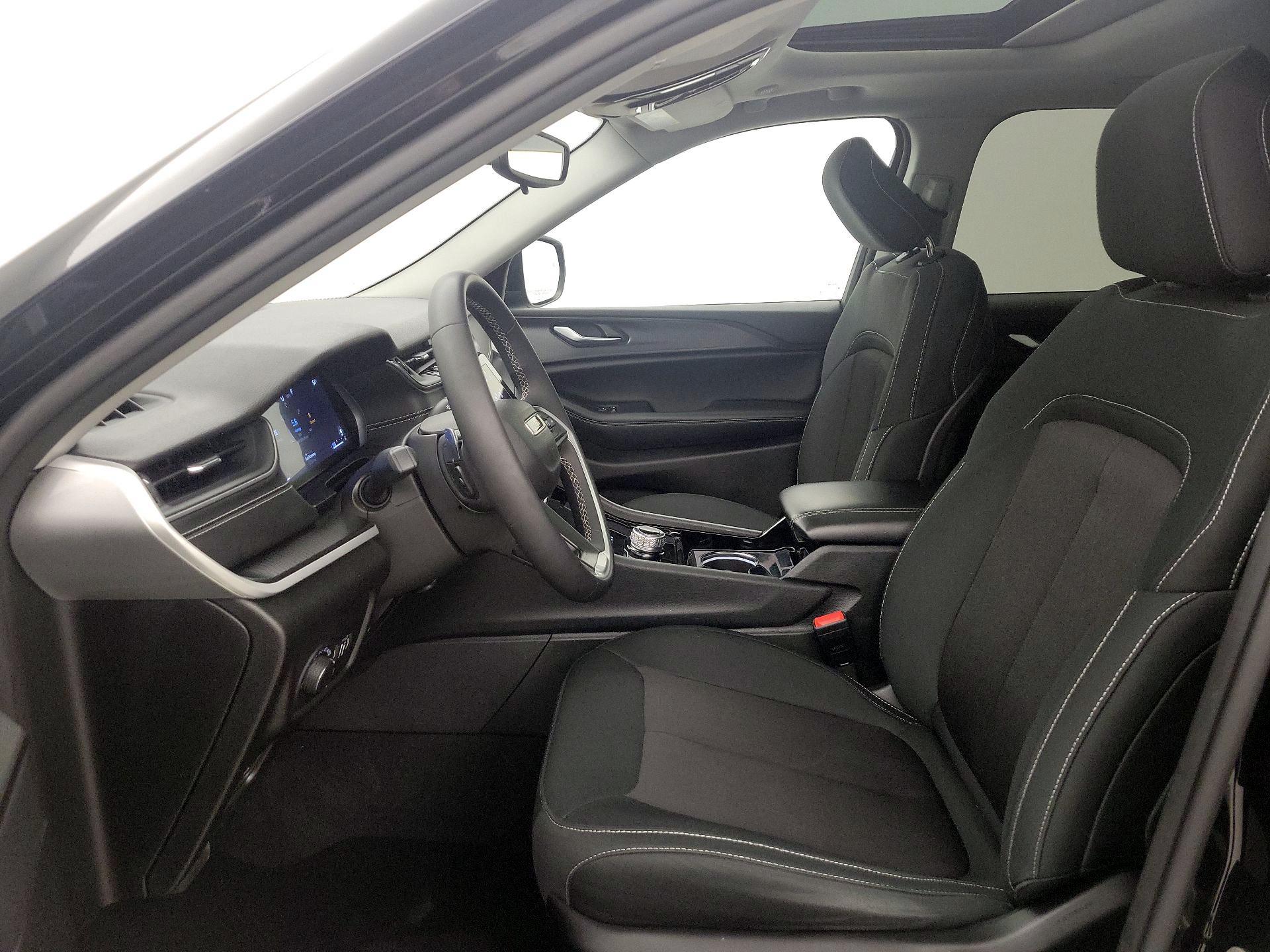 Thumbnail: 2023 Jeep Grand Cherokee - 11