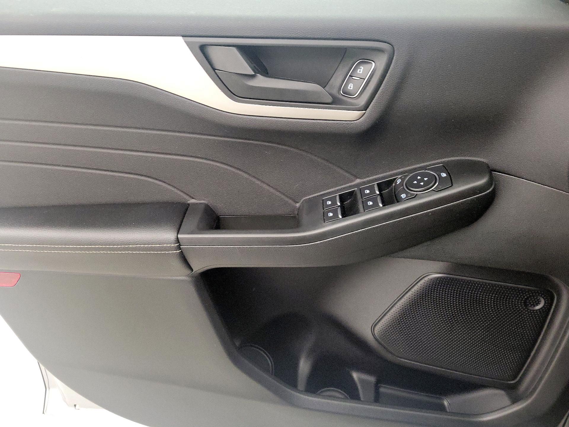 Thumbnail: 2022 Ford Escape - 12