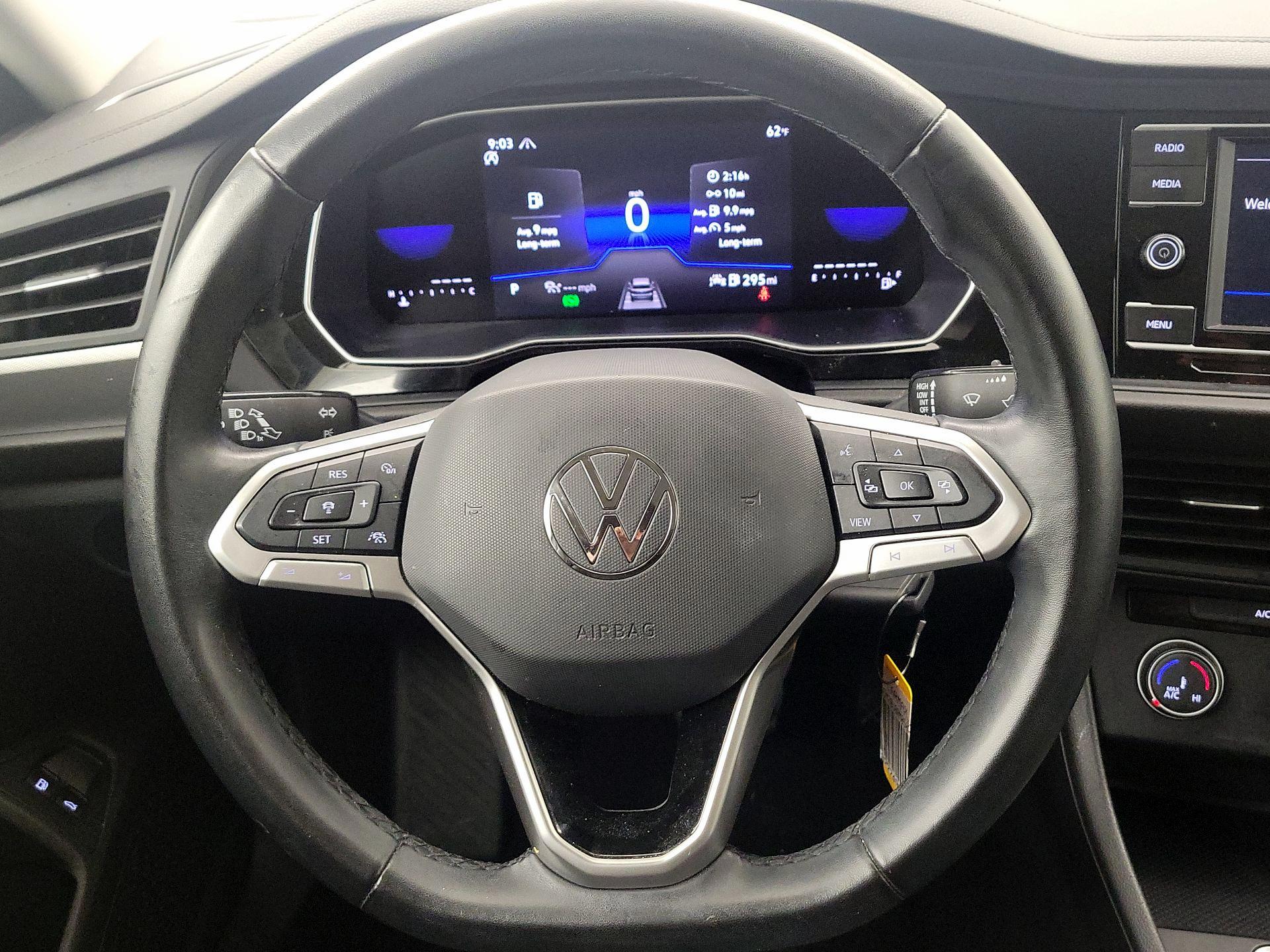 Thumbnail: 2024 Volkswagen Jetta - 10