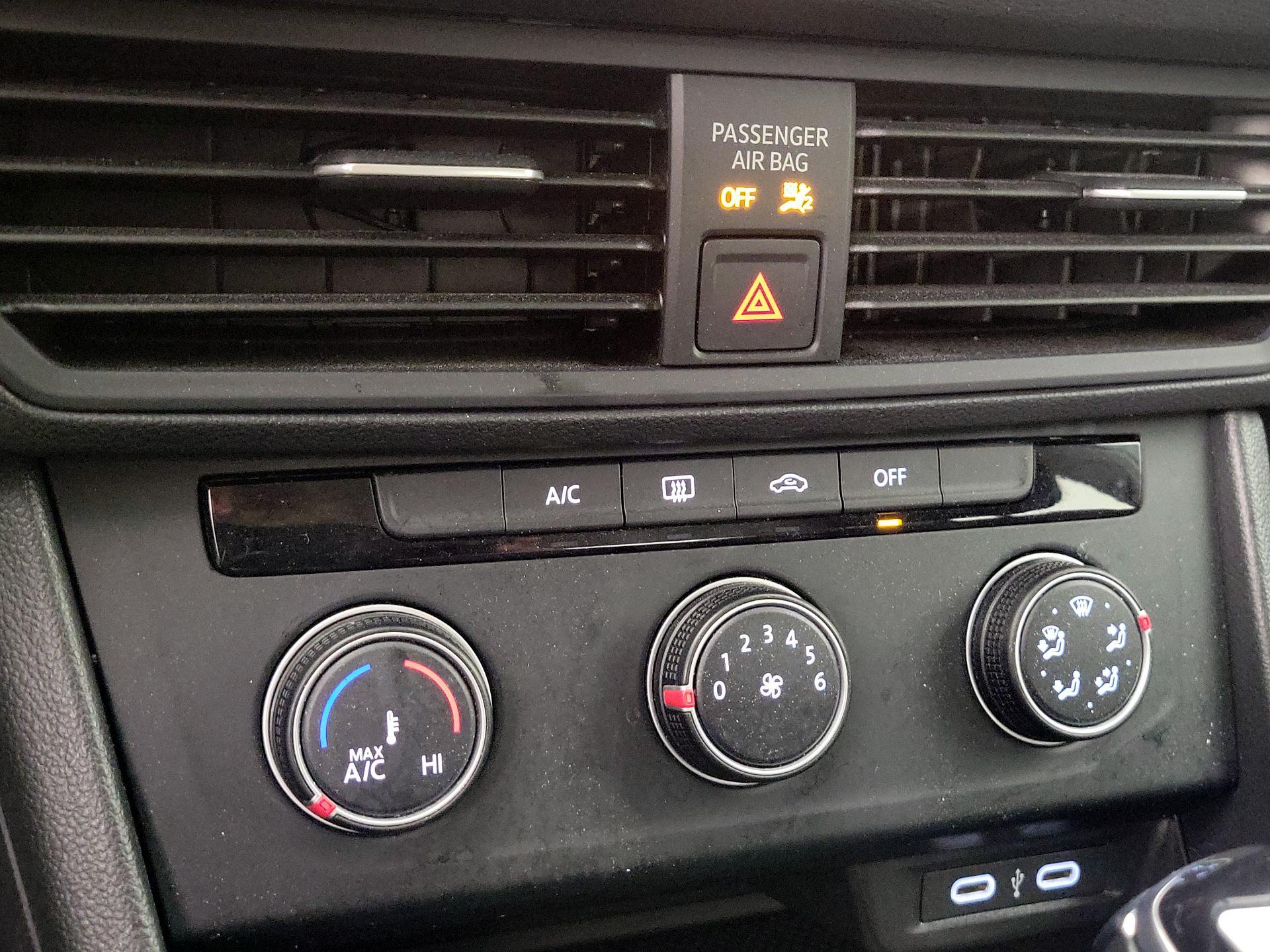 Thumbnail: 2024 Volkswagen Jetta - 16