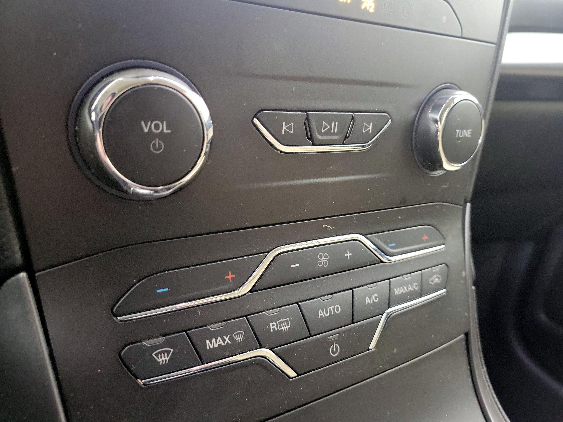 Thumbnail: 2020 Ford Edge - 16