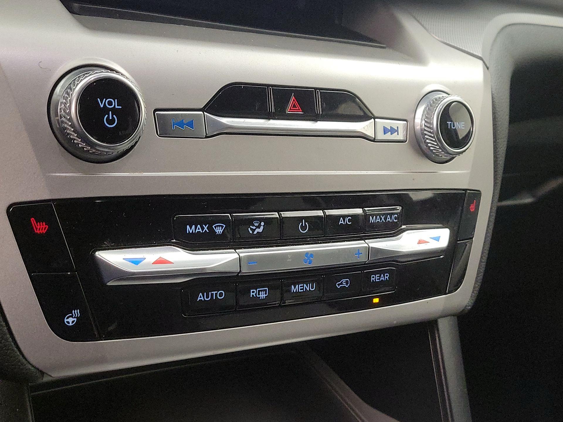 Thumbnail: 2022 Ford Explorer - 16