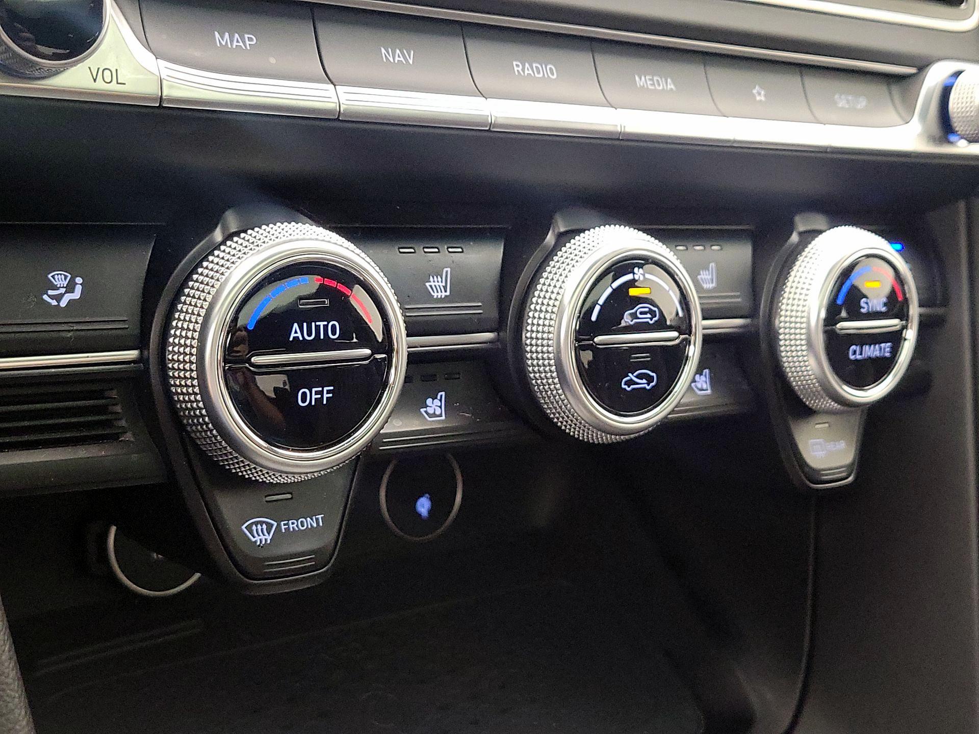 Thumbnail: 2022 Genesis G70 - 16