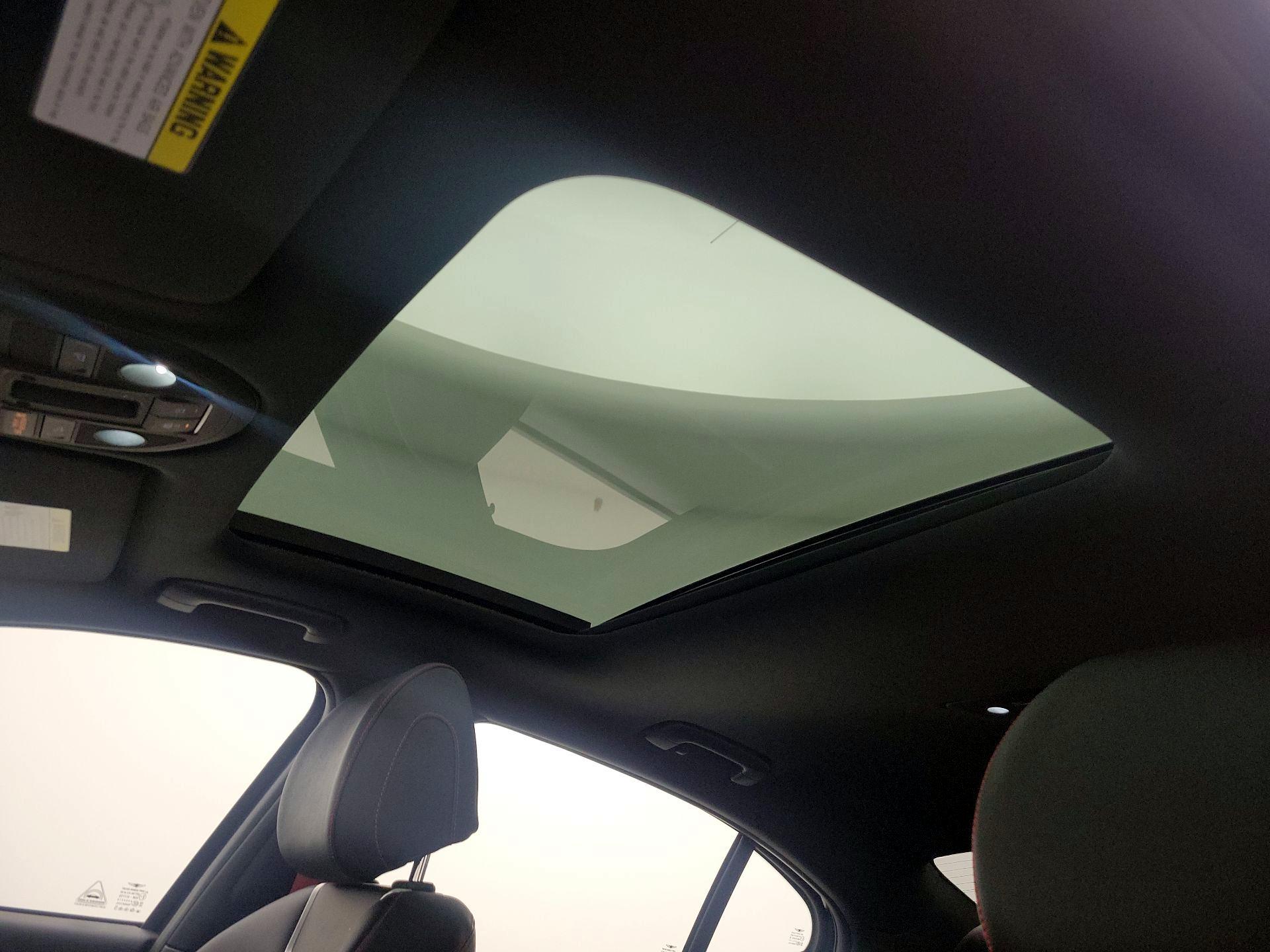 Thumbnail: 2022 Genesis G70 - 19