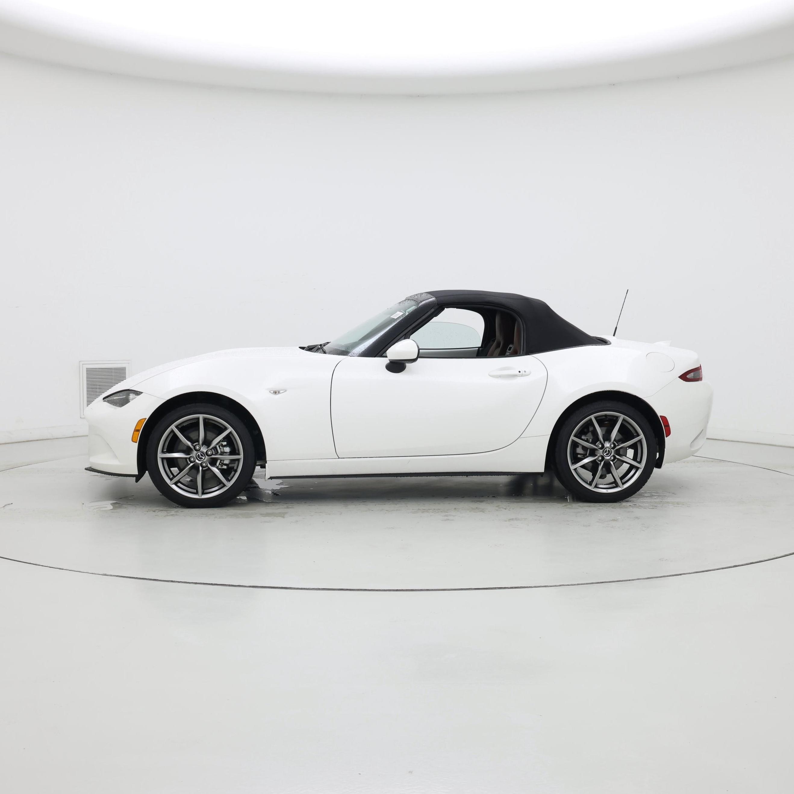 Thumbnail: 2023 Mazda MX-5 Miata - 3