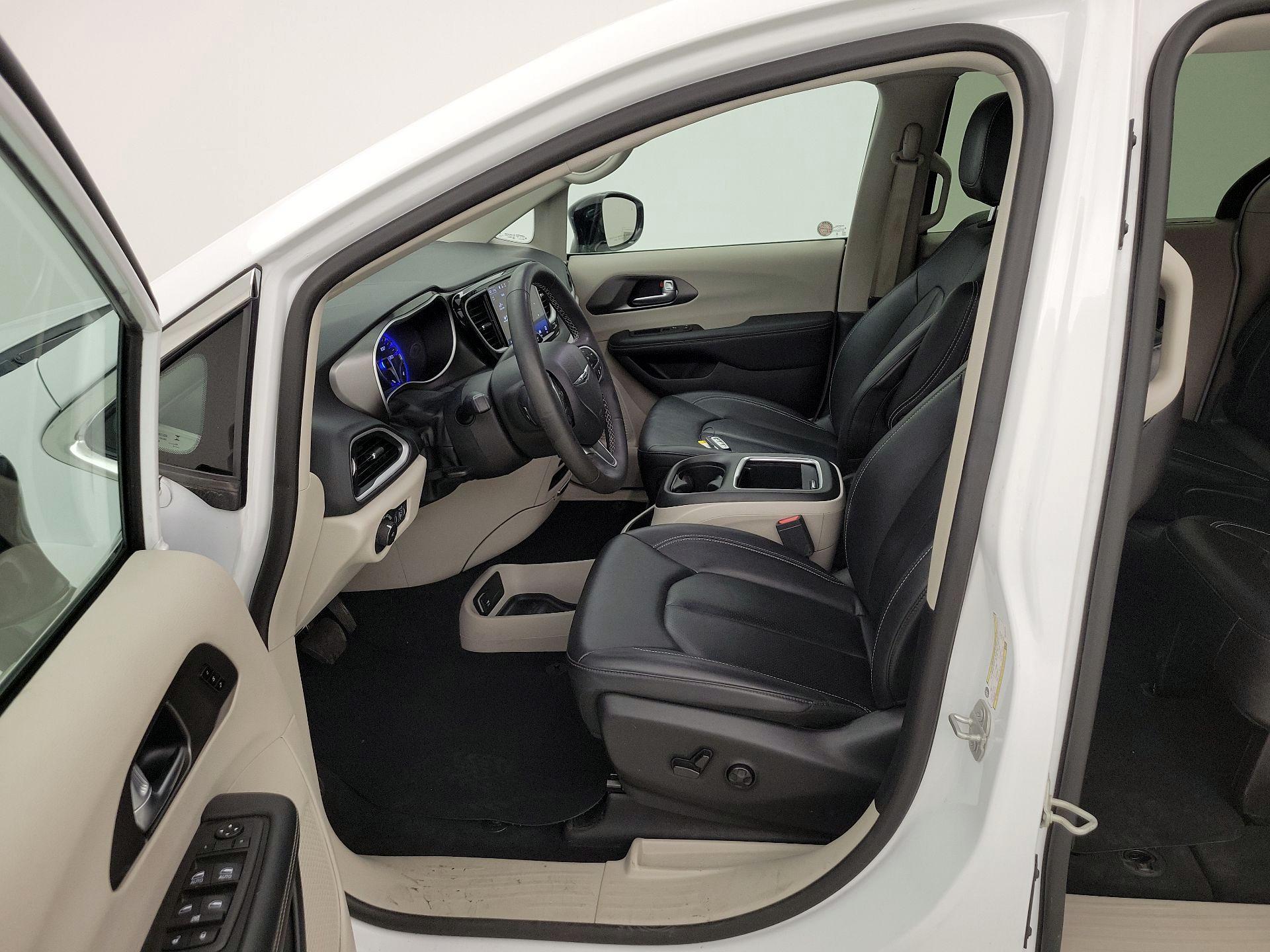 Thumbnail: 2024 Chrysler Pacifica - 11