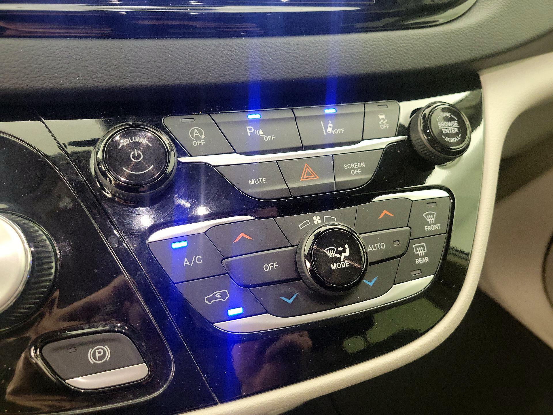 Thumbnail: 2024 Chrysler Pacifica - 16