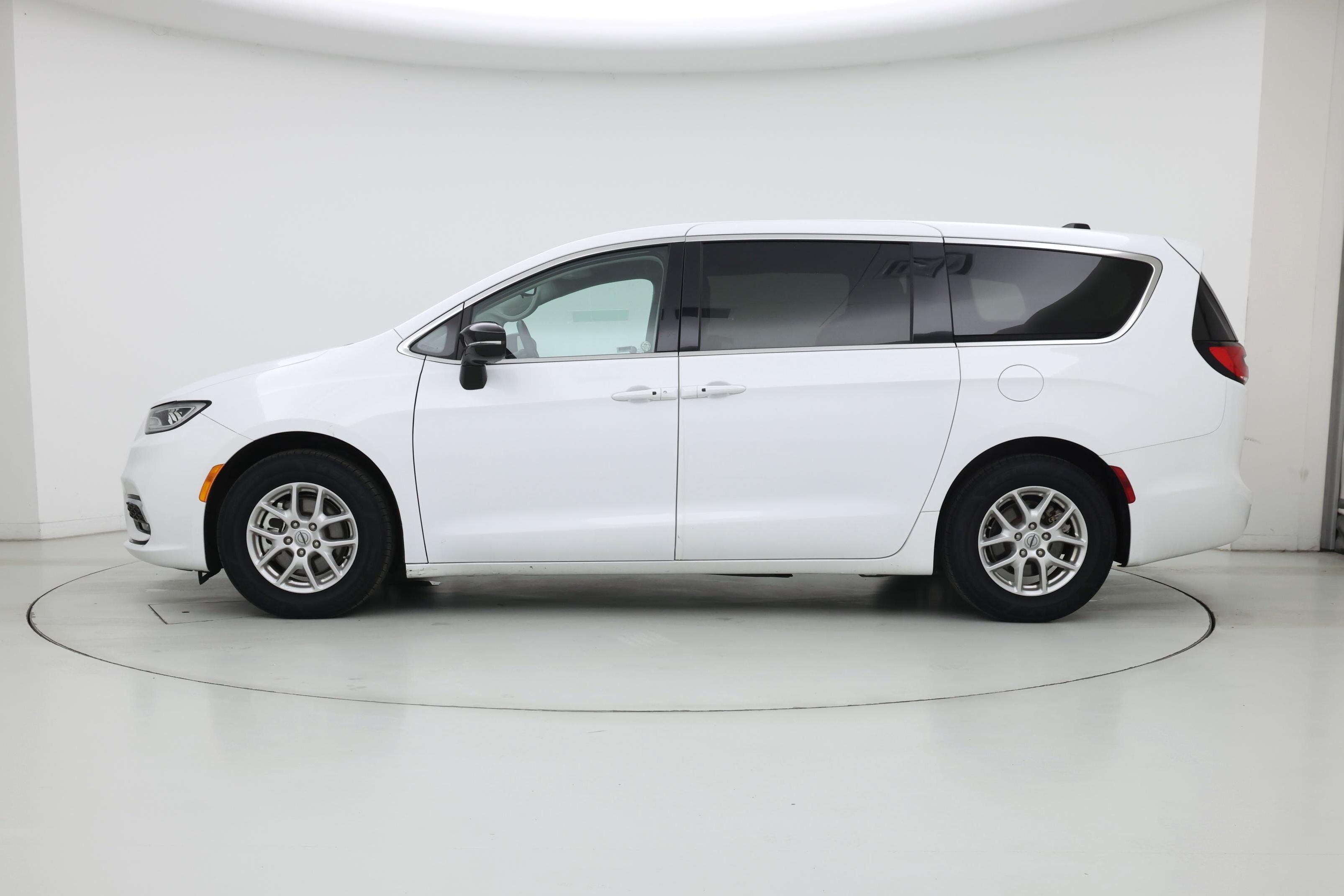 Thumbnail: 2024 Chrysler Pacifica - 3